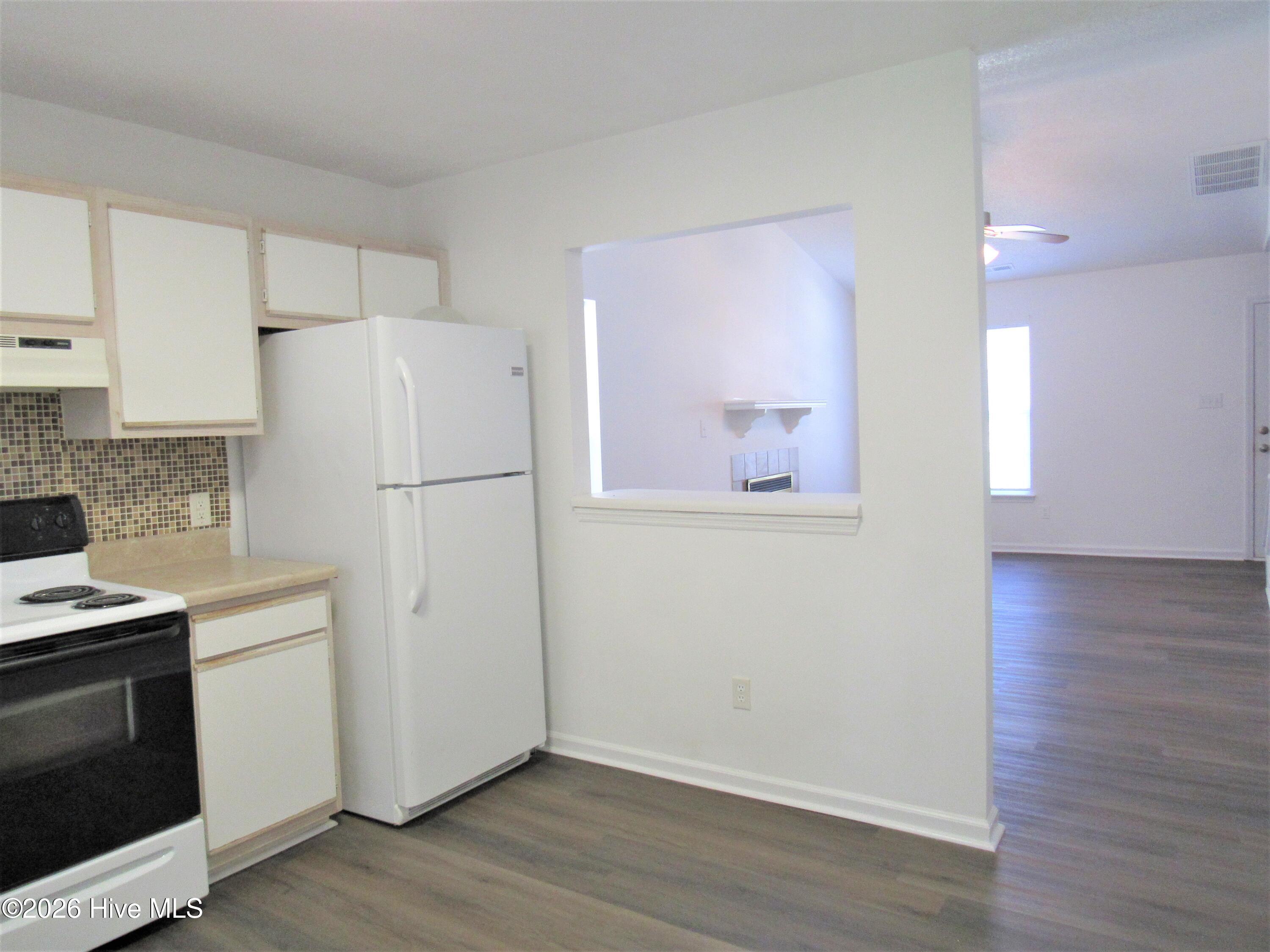 300 Meadowbrook Lane Property Photo 3