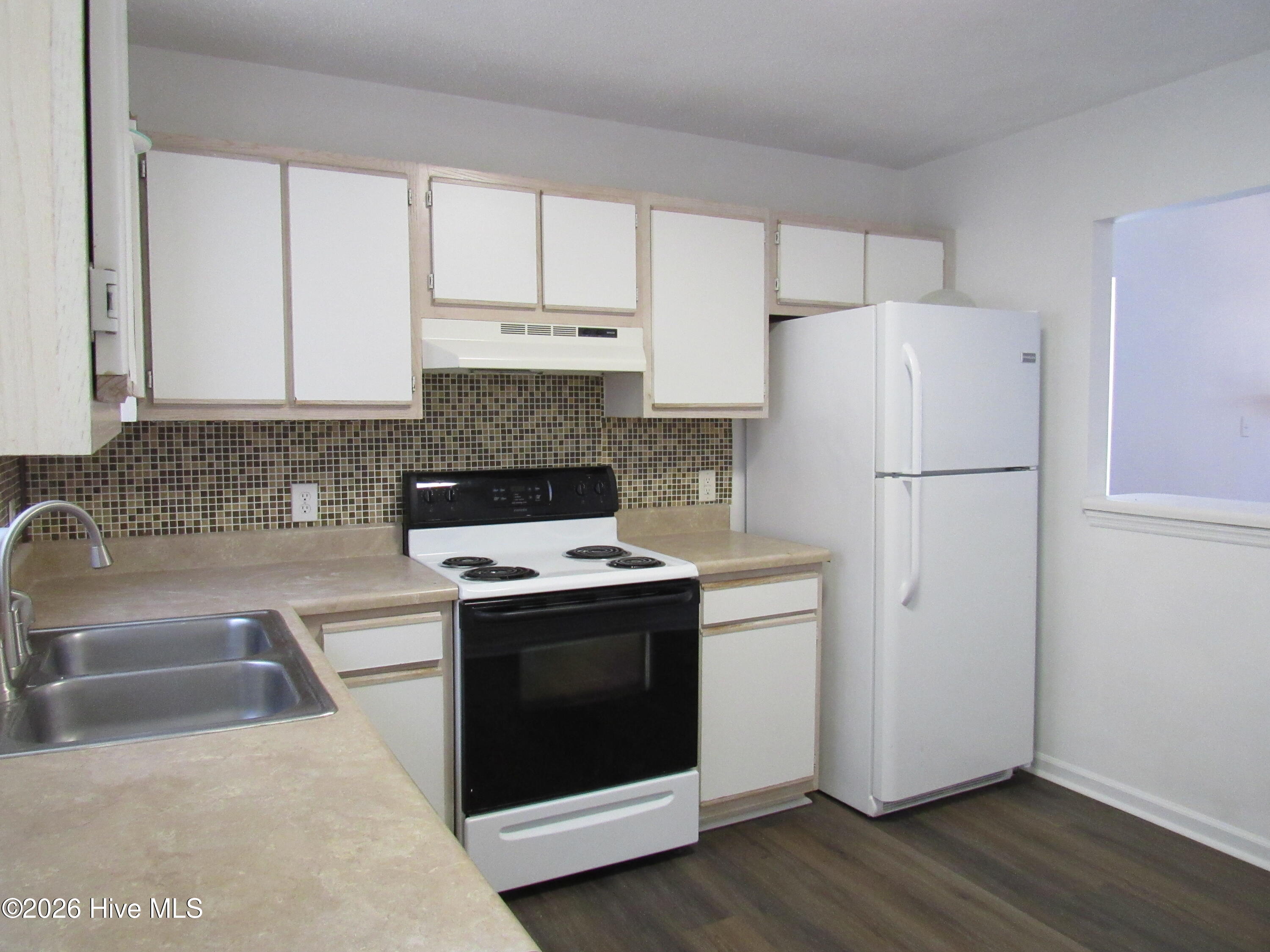 300 Meadowbrook Lane Property Photo 6
