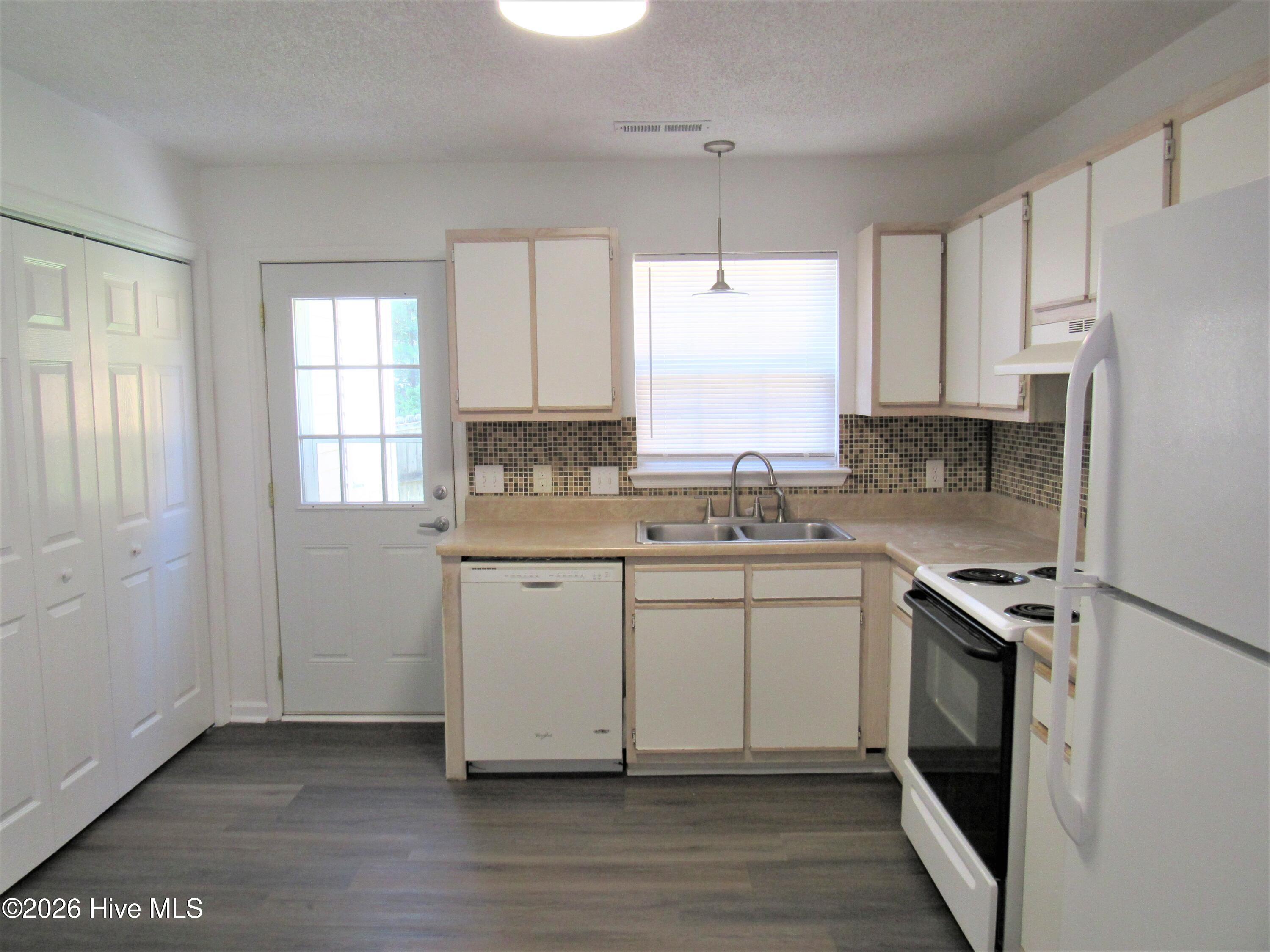 300 Meadowbrook Lane Property Photo 8