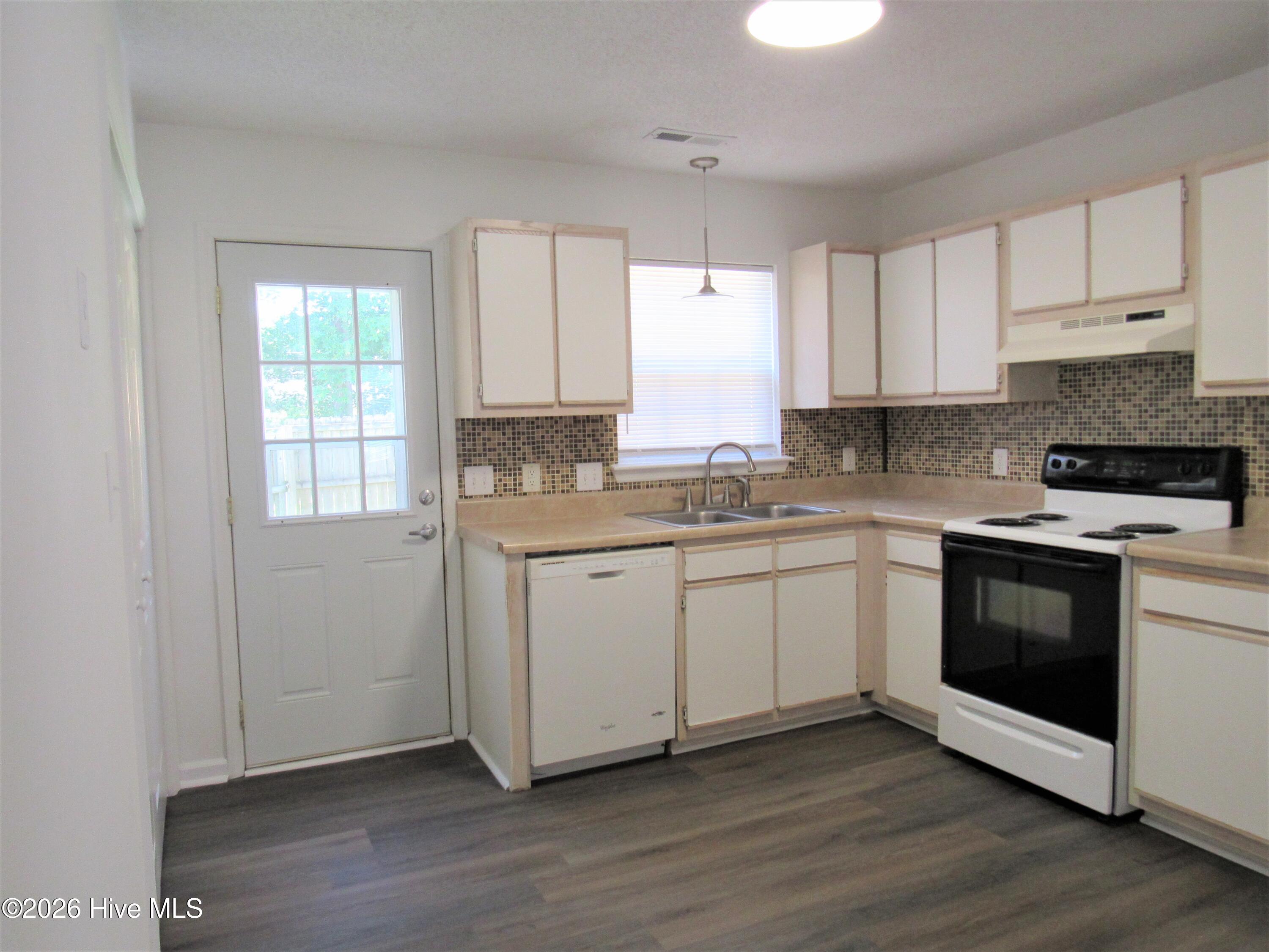 300 Meadowbrook Lane Property Photo 9