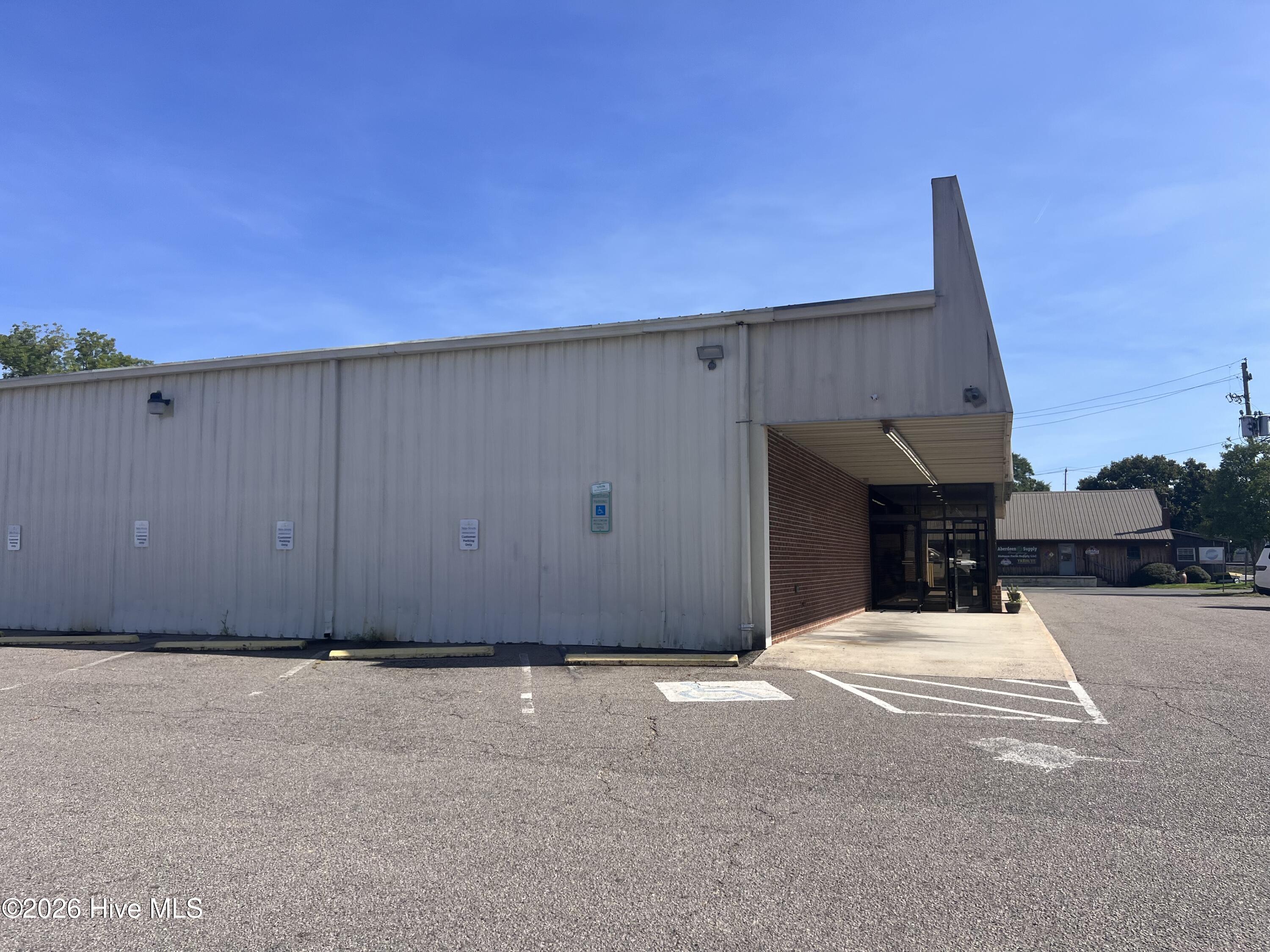 177 N Sycamore Street Property Photo 2