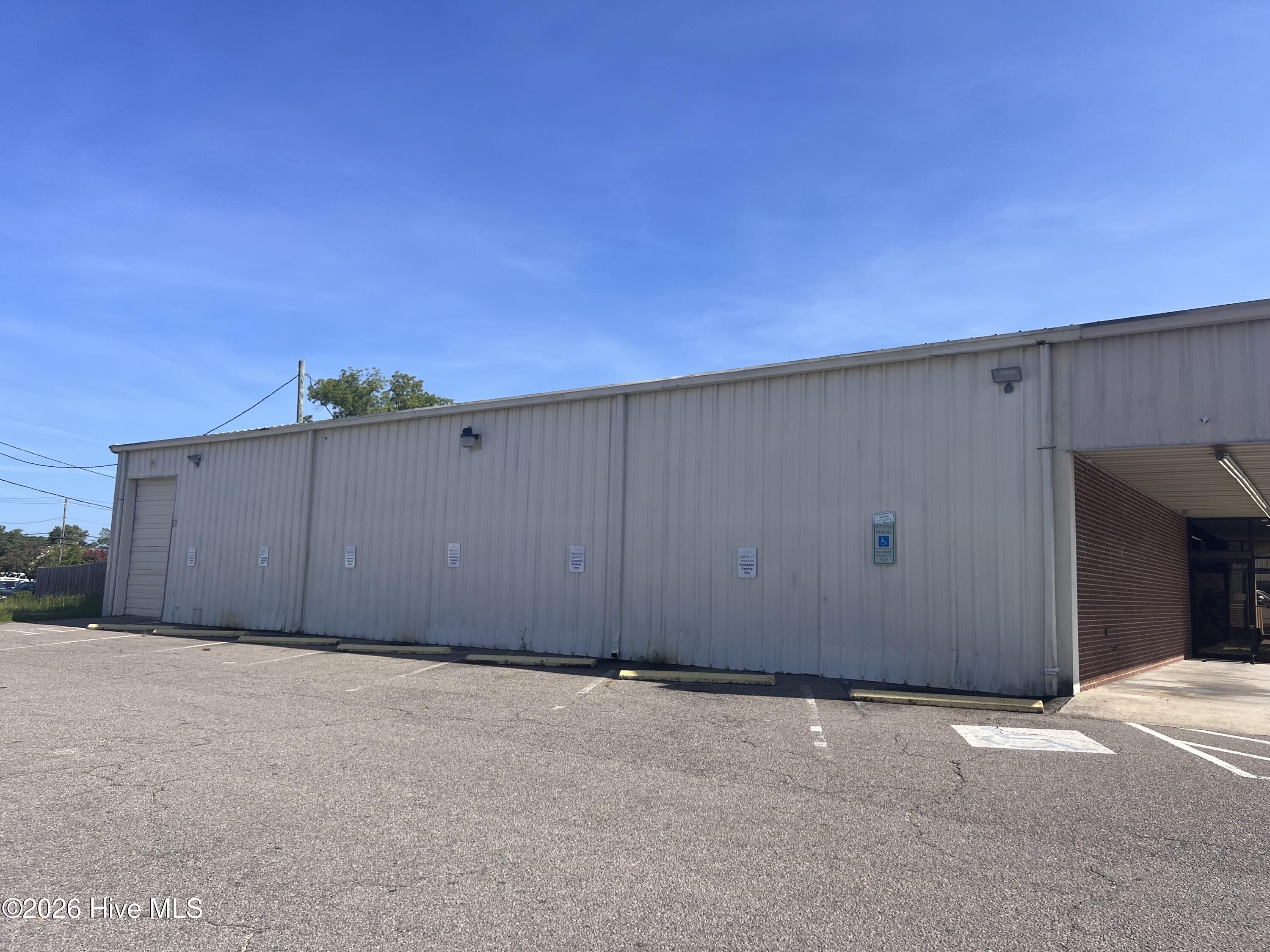 177 N Sycamore Street Property Photo 3