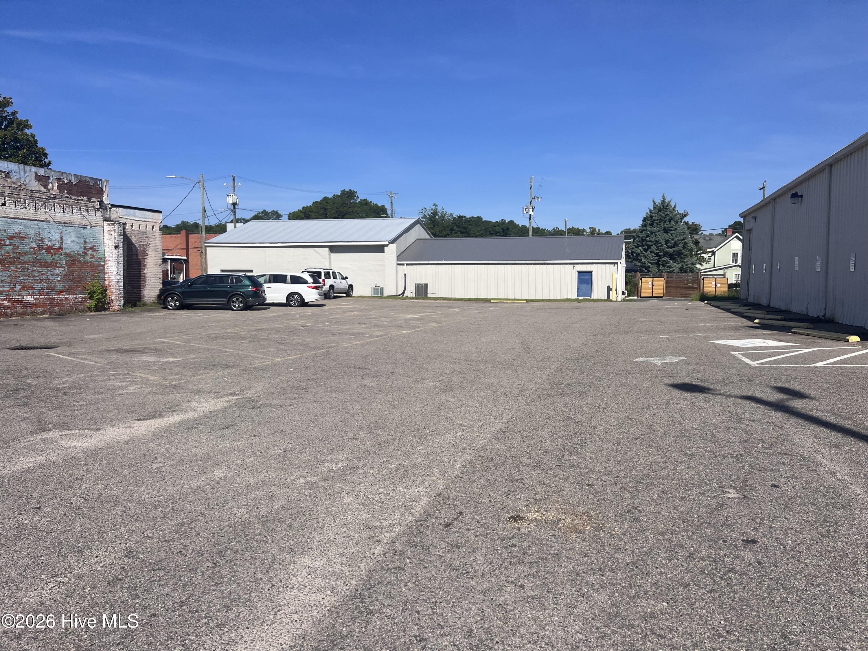 177 N Sycamore Street Property Photo 4