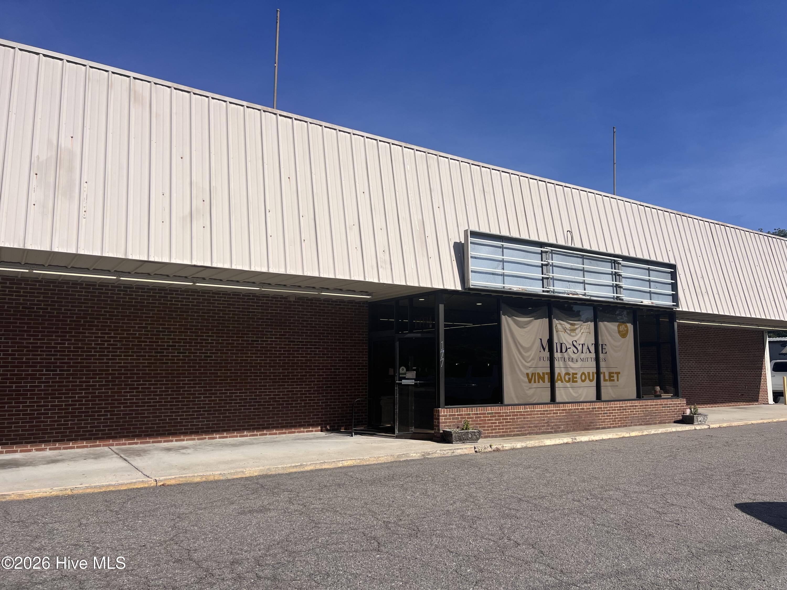 177 N Sycamore Street Property Photo 7