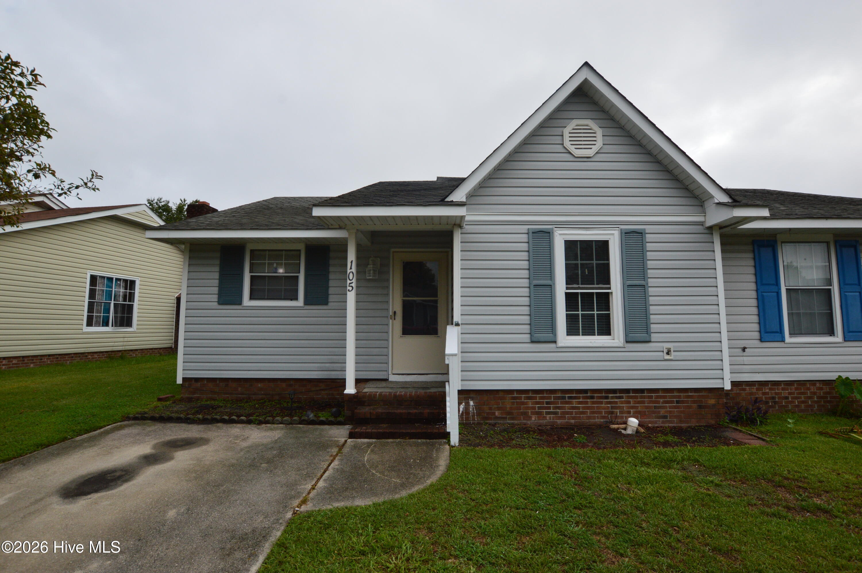 105 Creekview Drive Property Photo 1