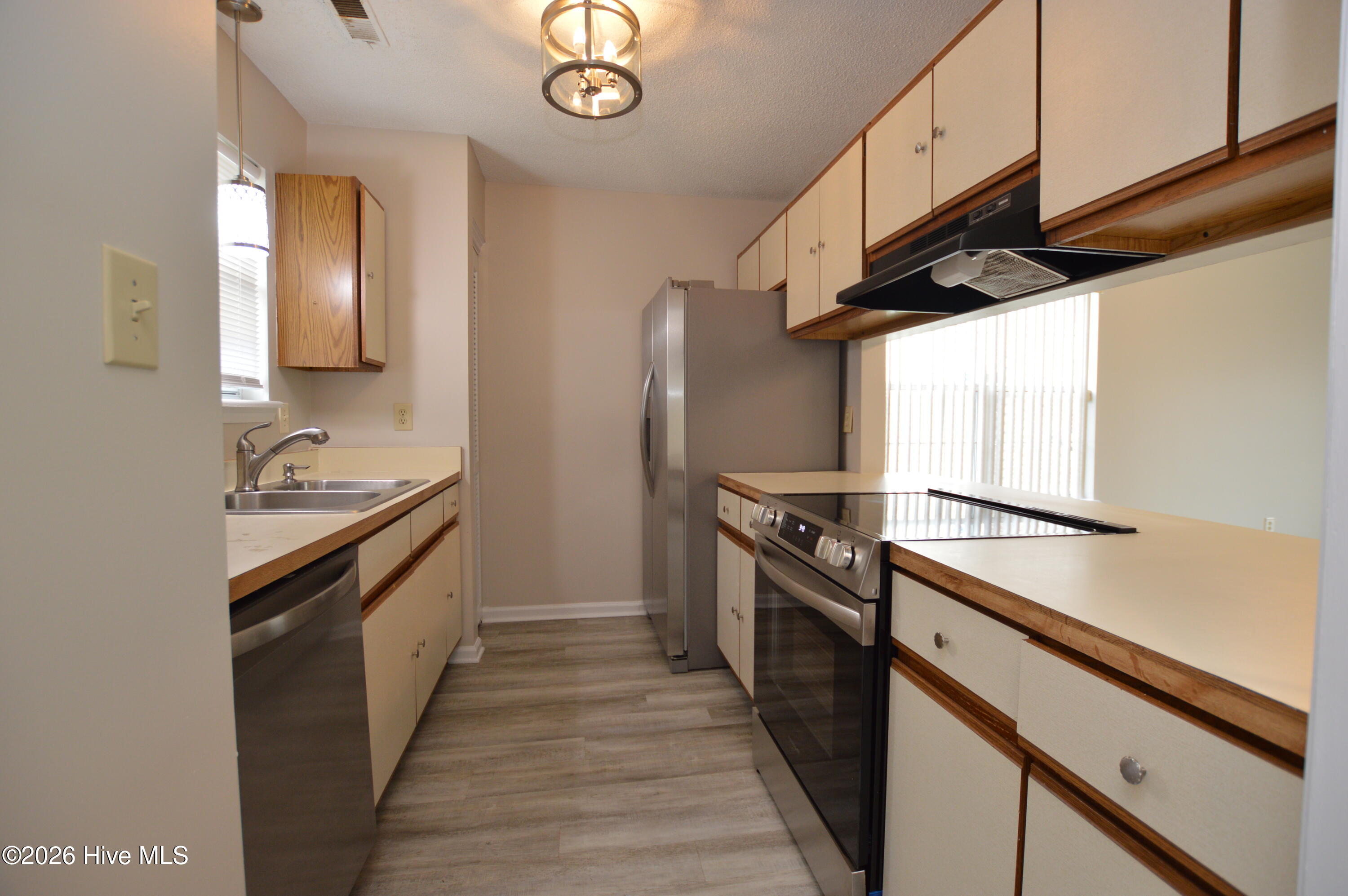 105 Creekview Drive Property Photo 4