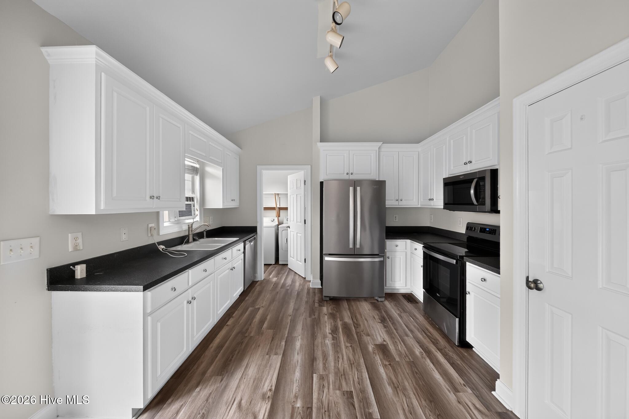 1124 Sebring Drive Property Photo 8