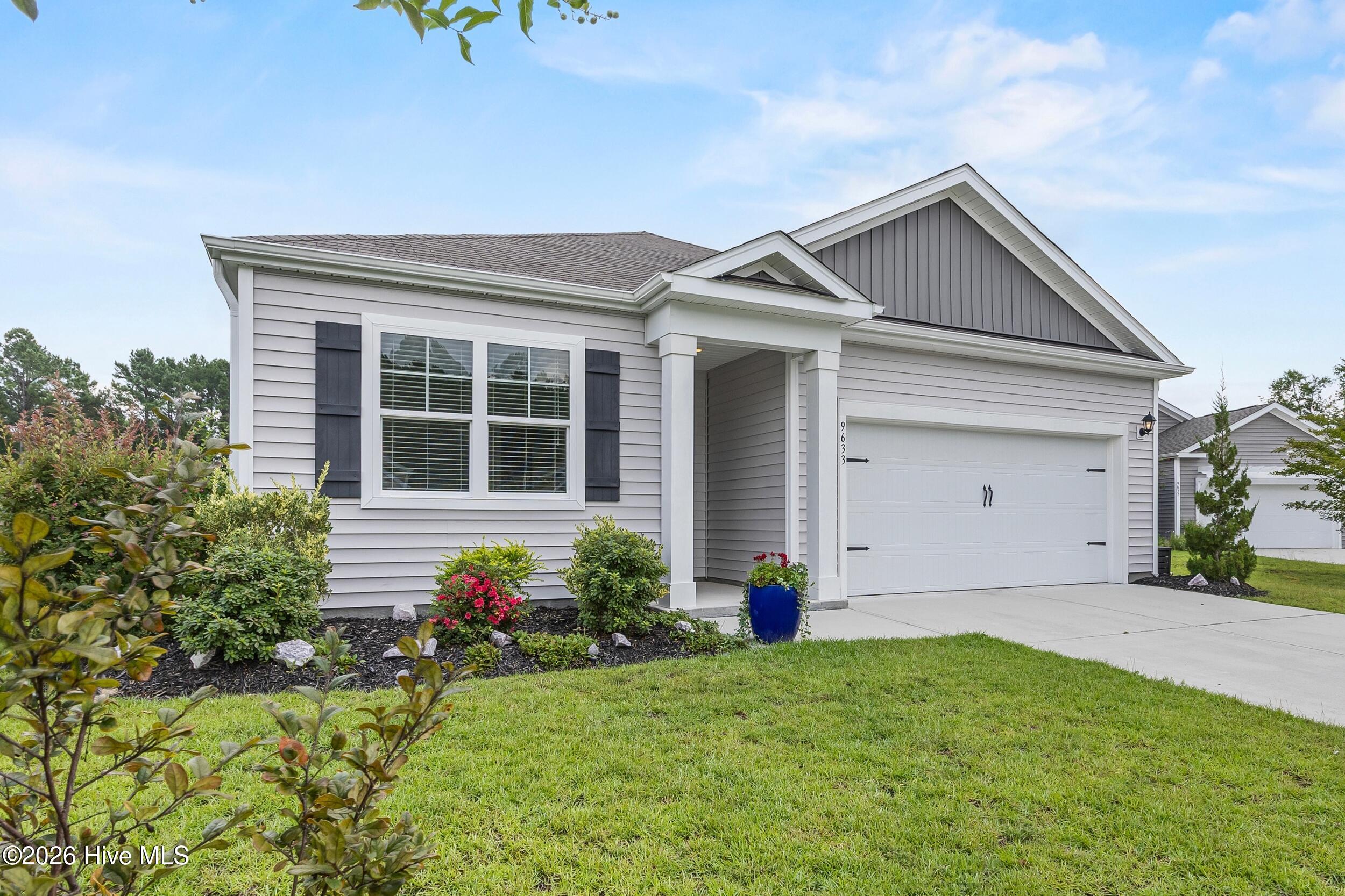 9633 Large Oak Court Property Photo 3
