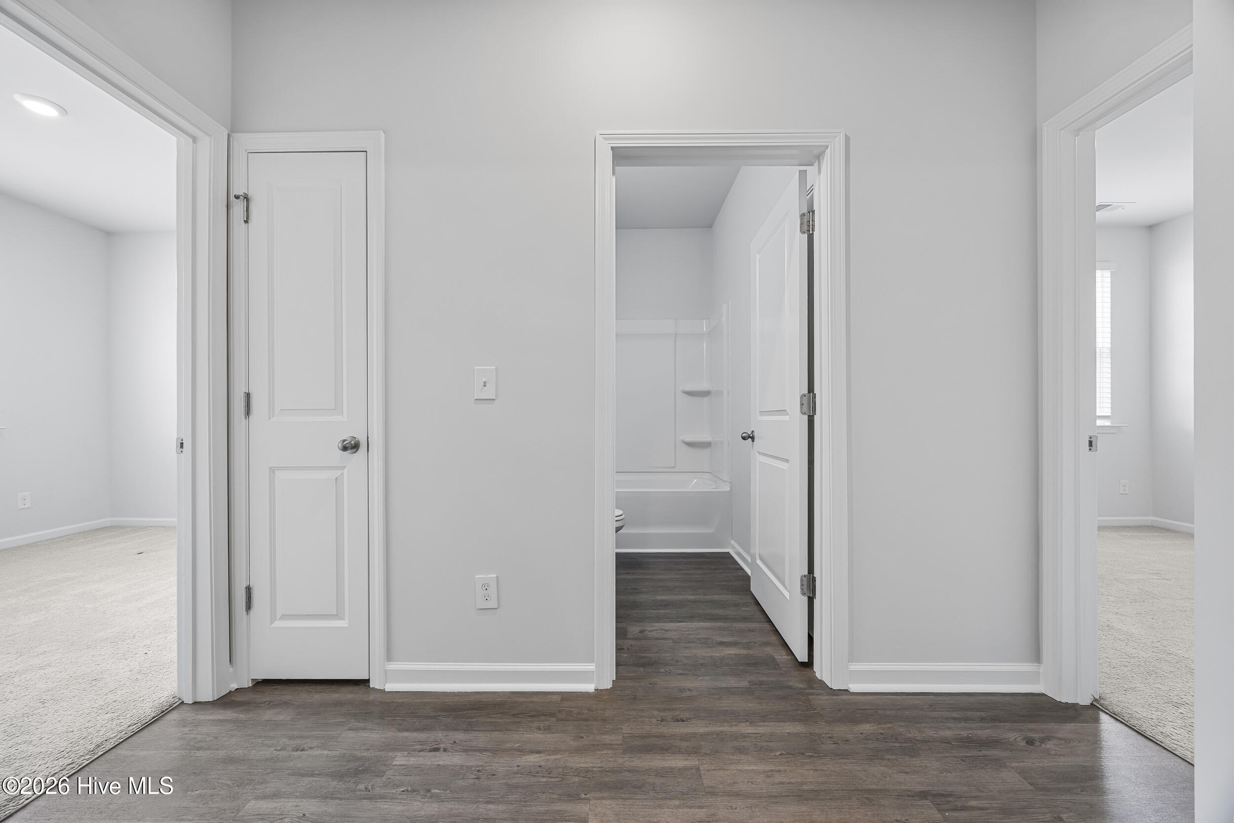 9633 Large Oak Court Property Photo 8
