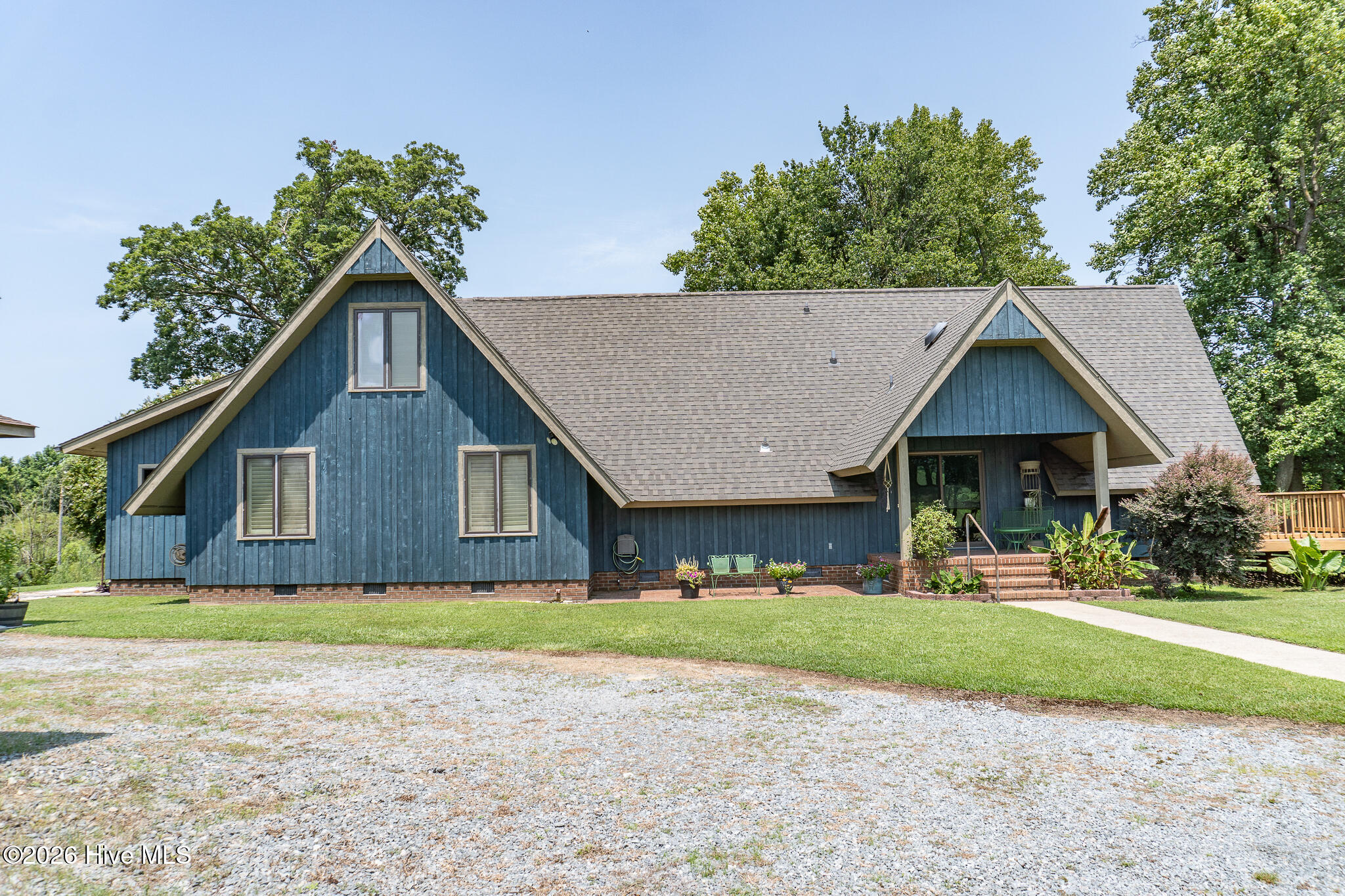 425 Blackmore Road Property Photo 11