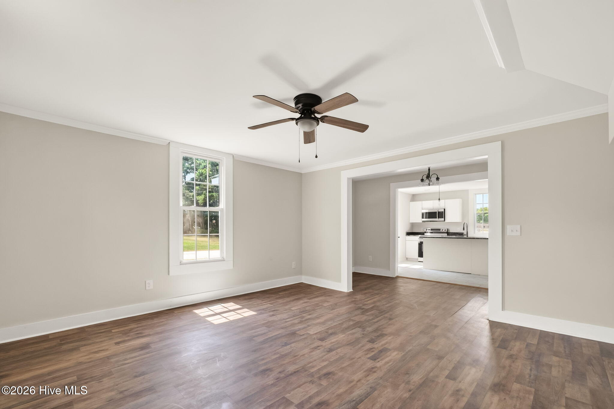 305 E Harnett Street Property Photo 5