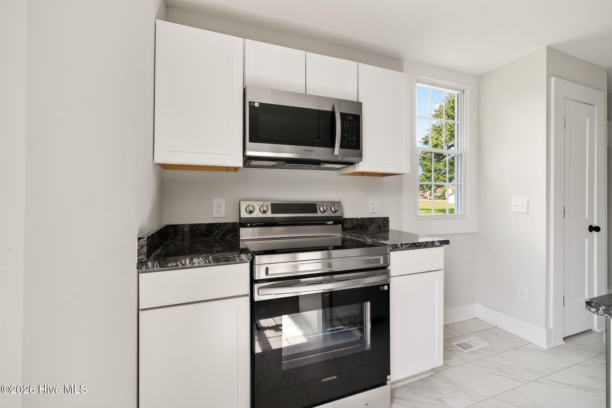 305 E Harnett Street Property Photo 10