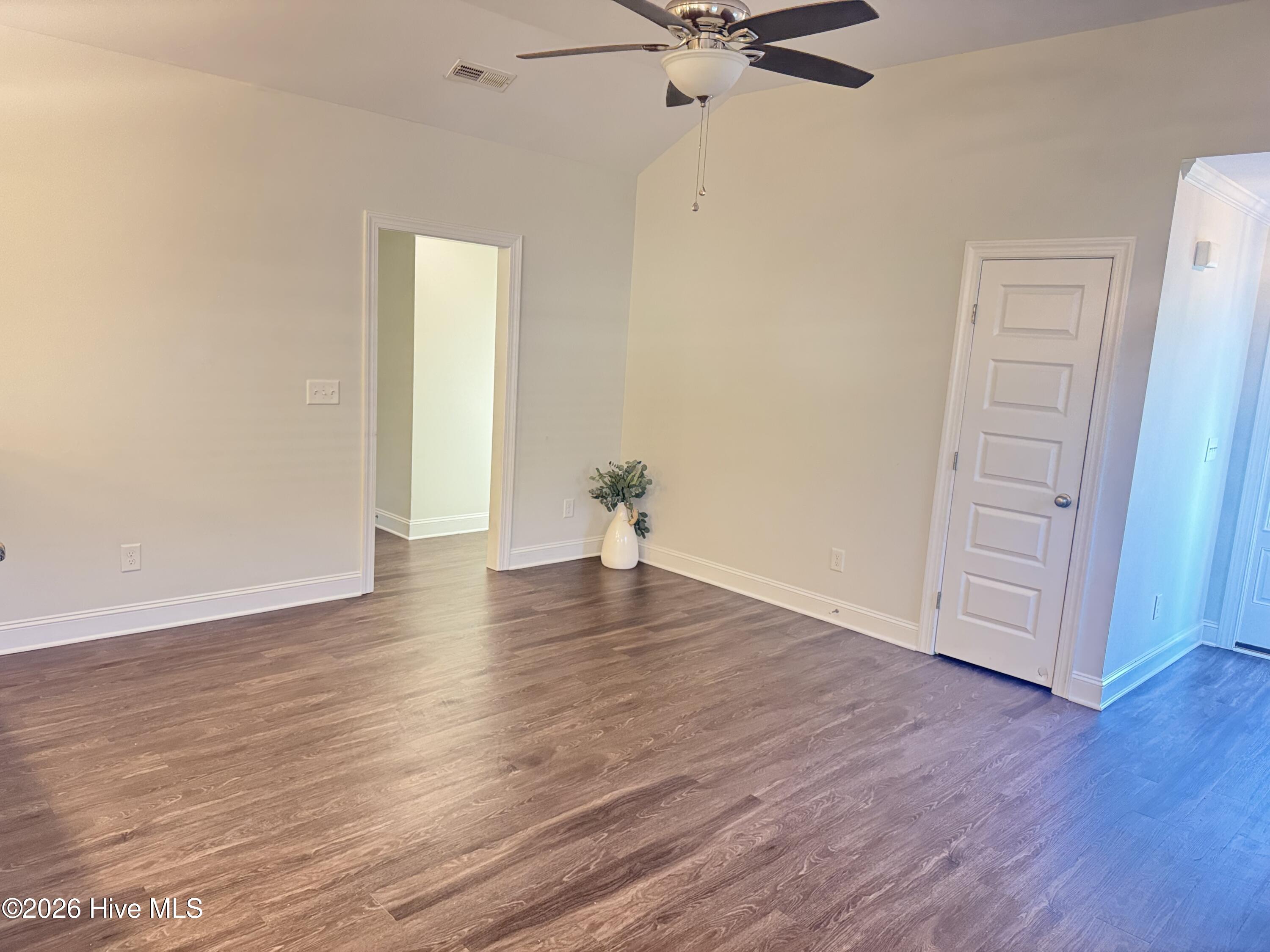 733 Seneca Court Property Photo 10