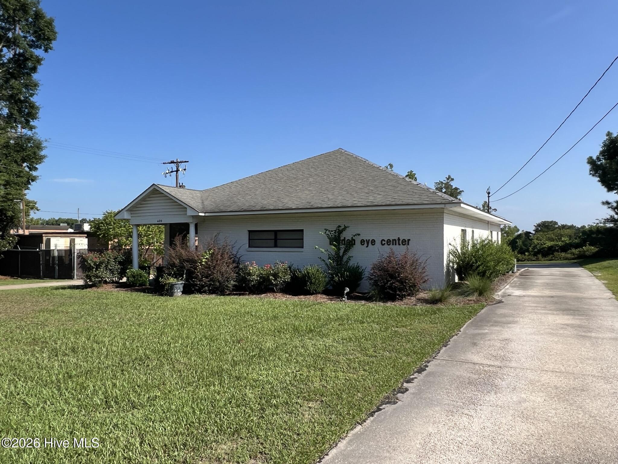 409 E Broad Street Property Photo 1
