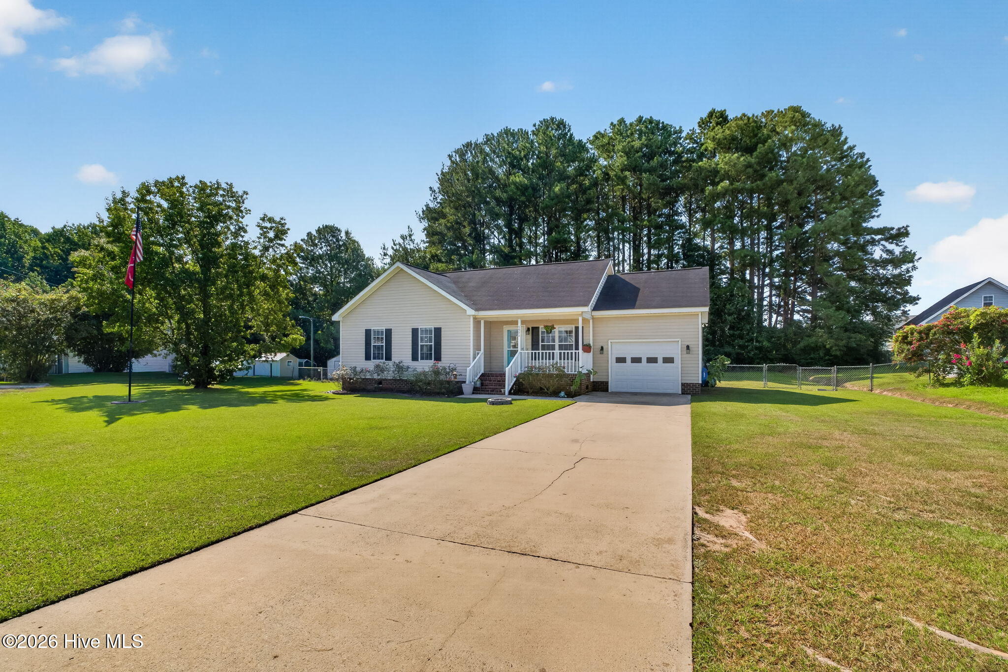1911 Nahunta Road Property Photo 3