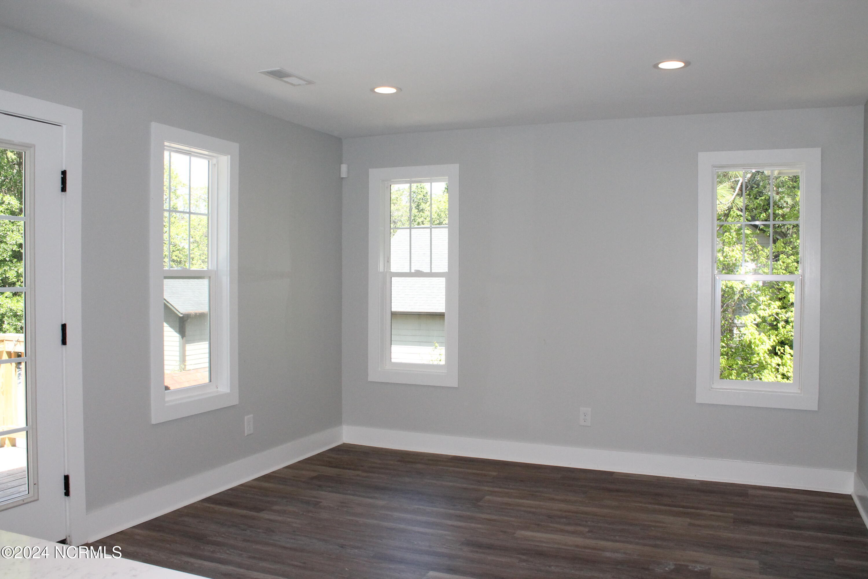310 N May Street C Property Photo 7