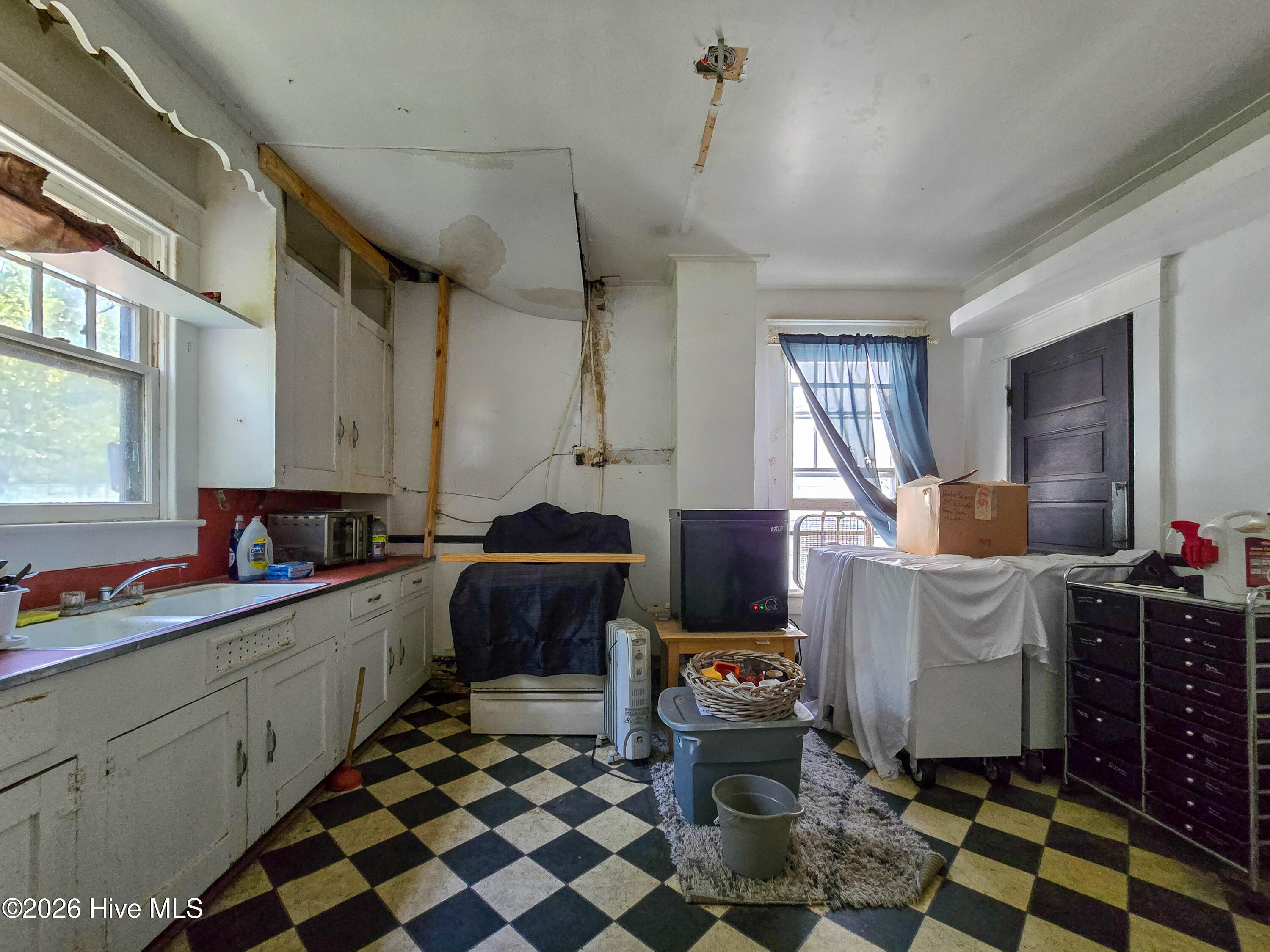 807 N Road Street Property Photo 6