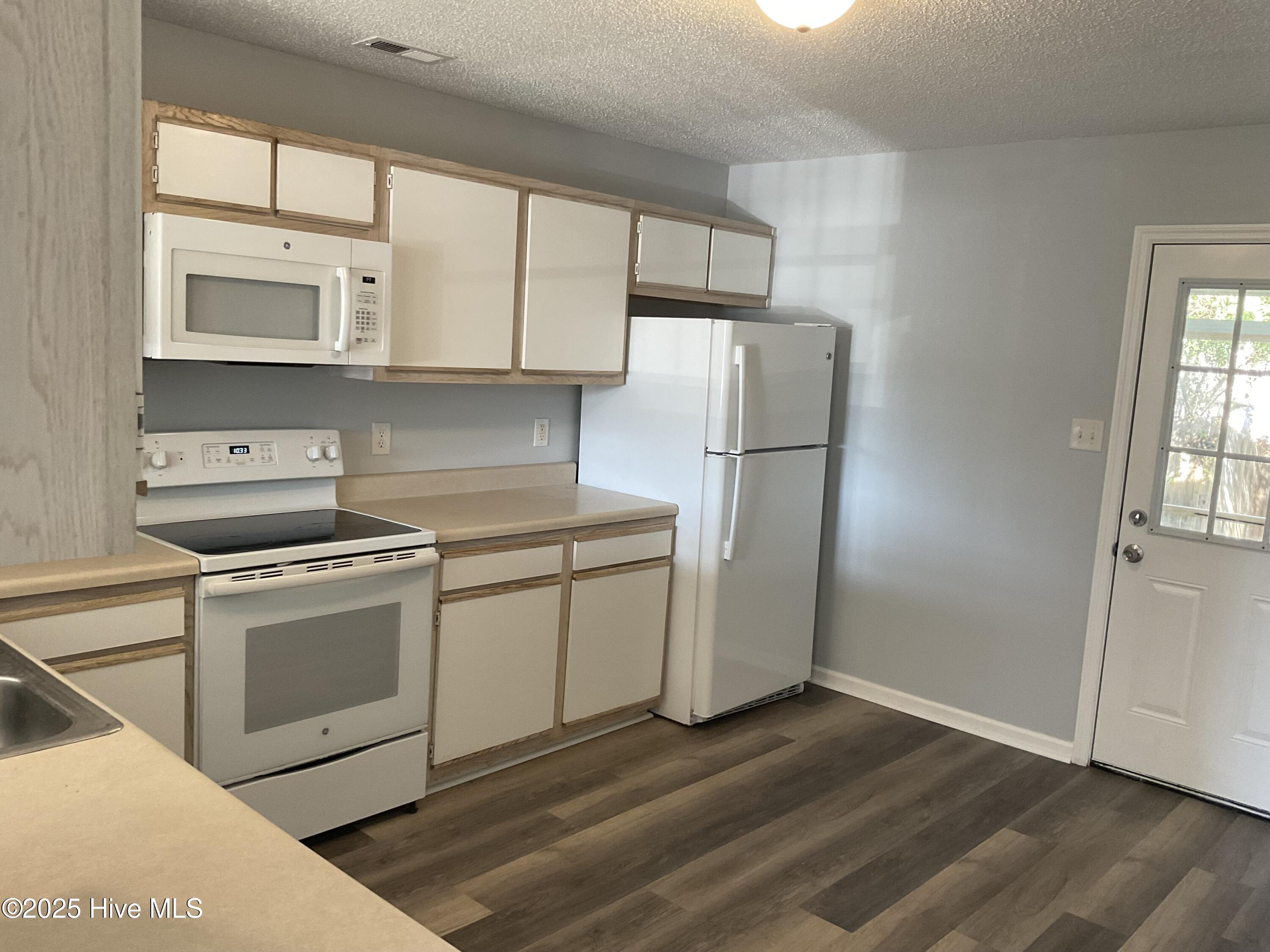 109 Fairwood Court Property Photo 3