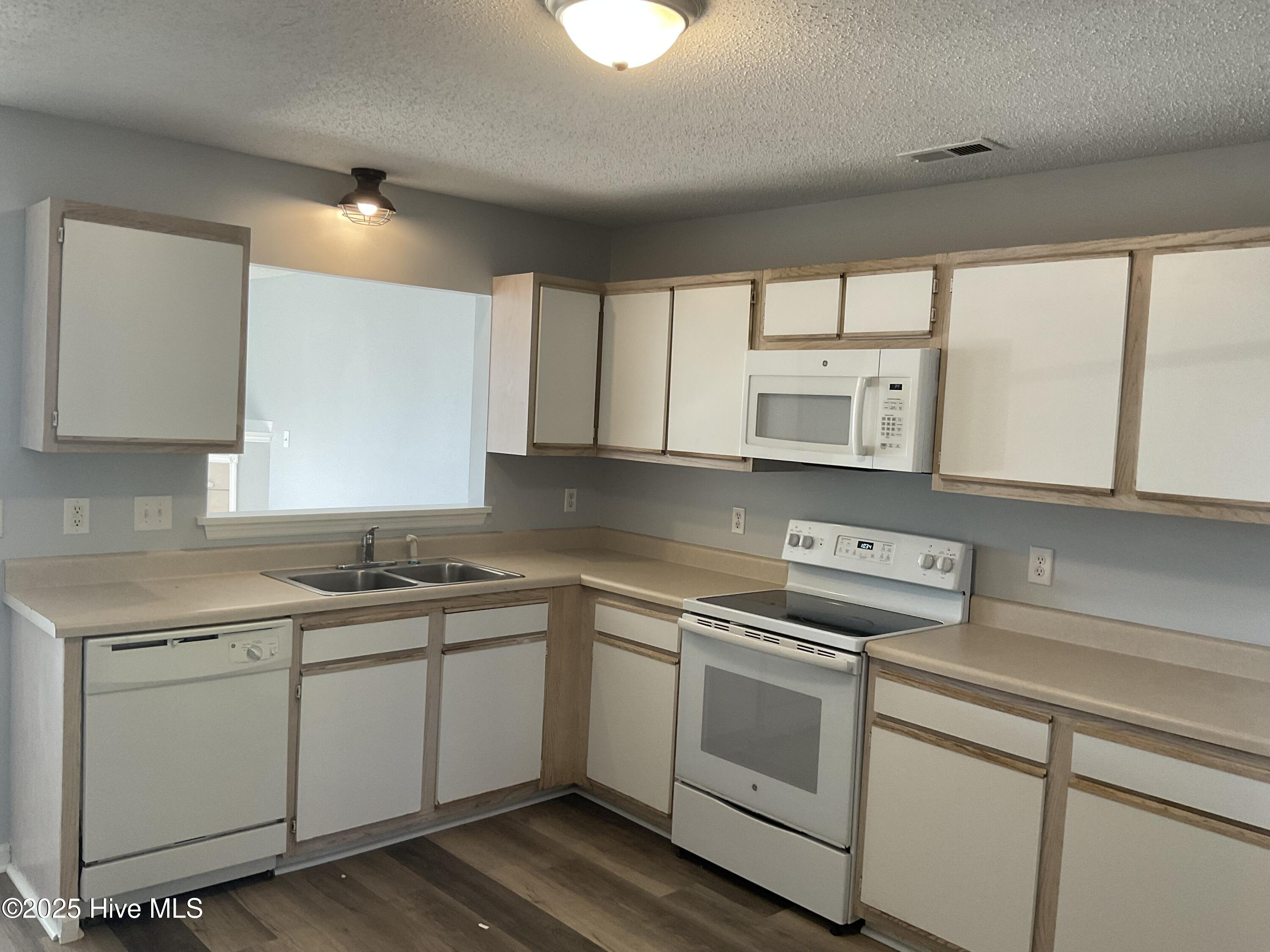 109 Fairwood Court Property Photo 4