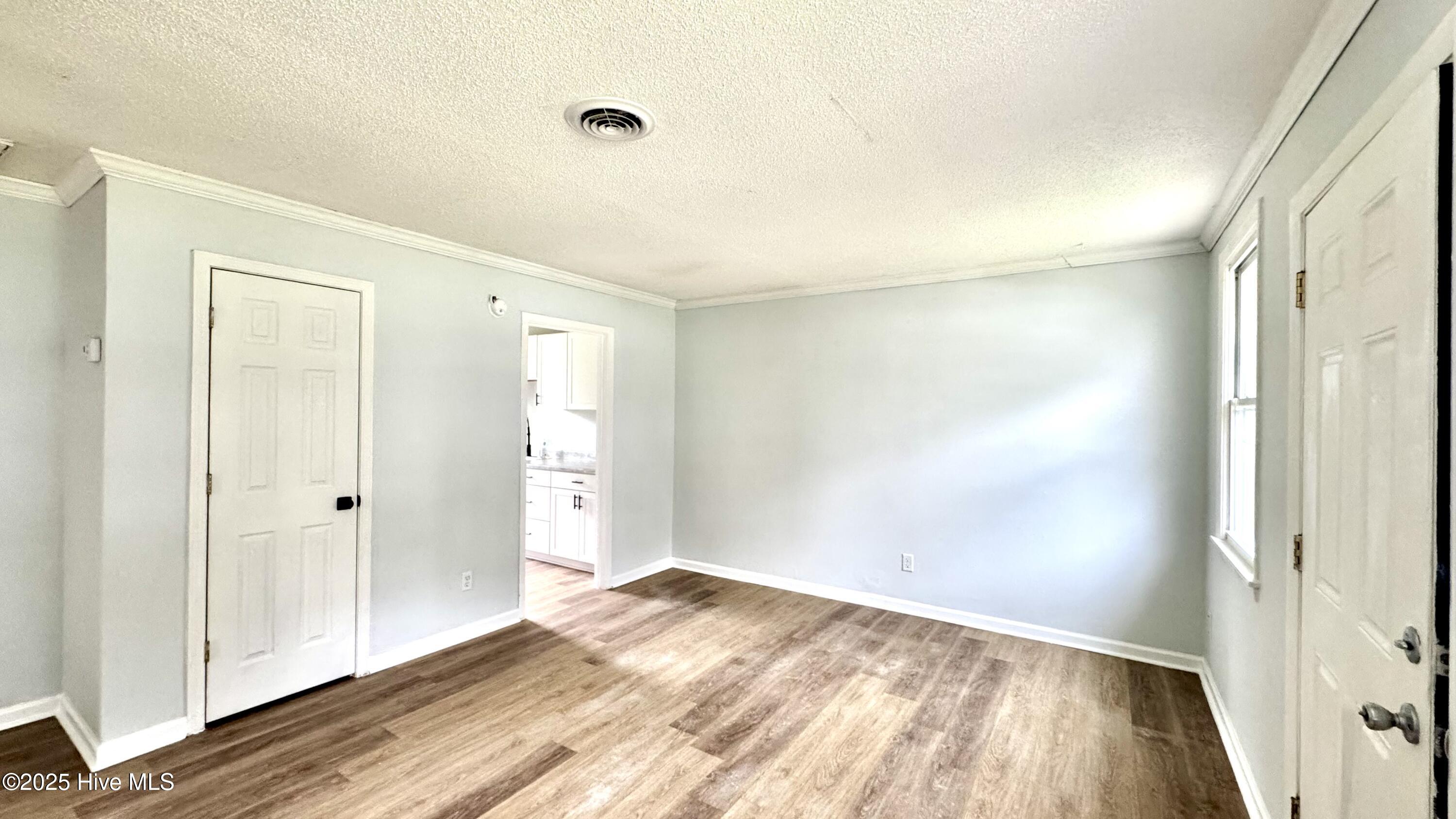 1222 Davis Street Property Photo 3
