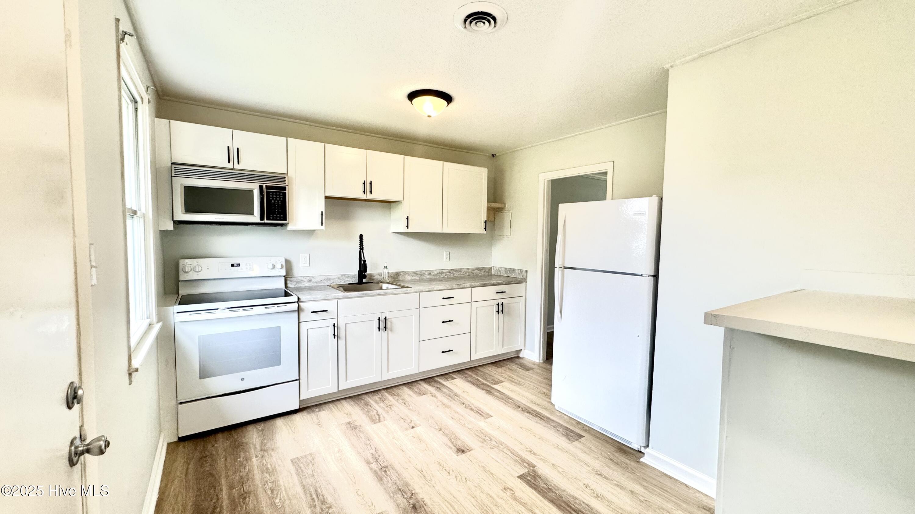 1222 Davis Street Property Photo 6