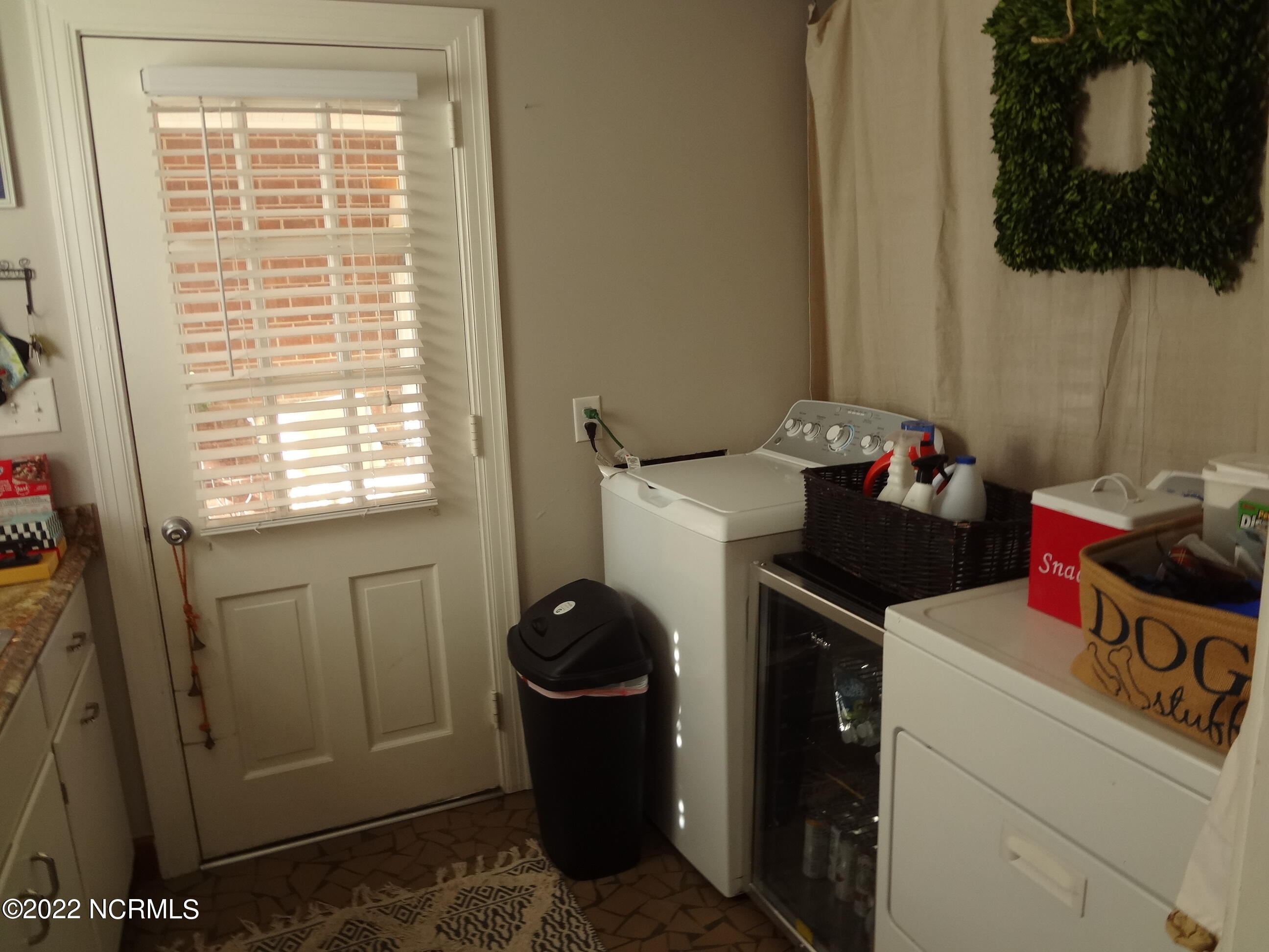 3004 S Elm Street Property Photo 6