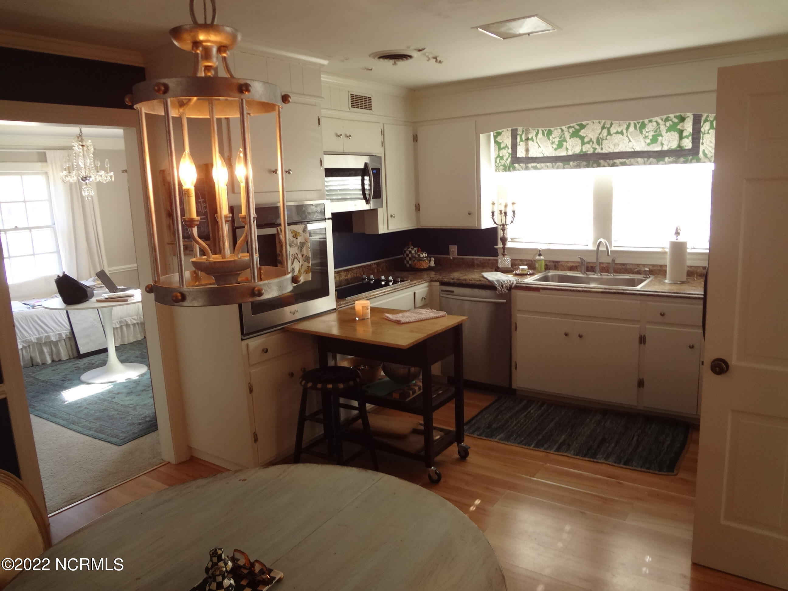 3004 S Elm Street Property Photo 9