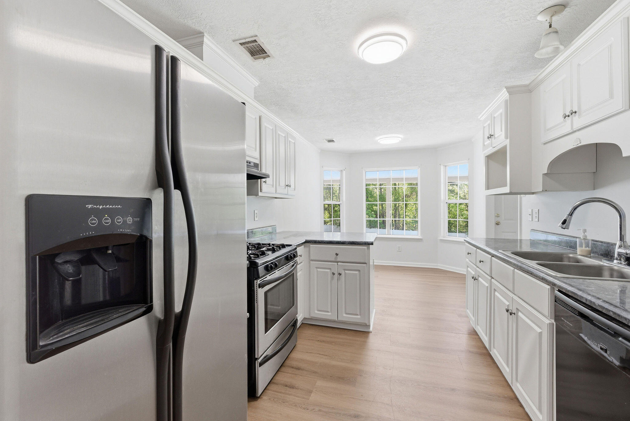 930 Cannock Street Property Photo 8