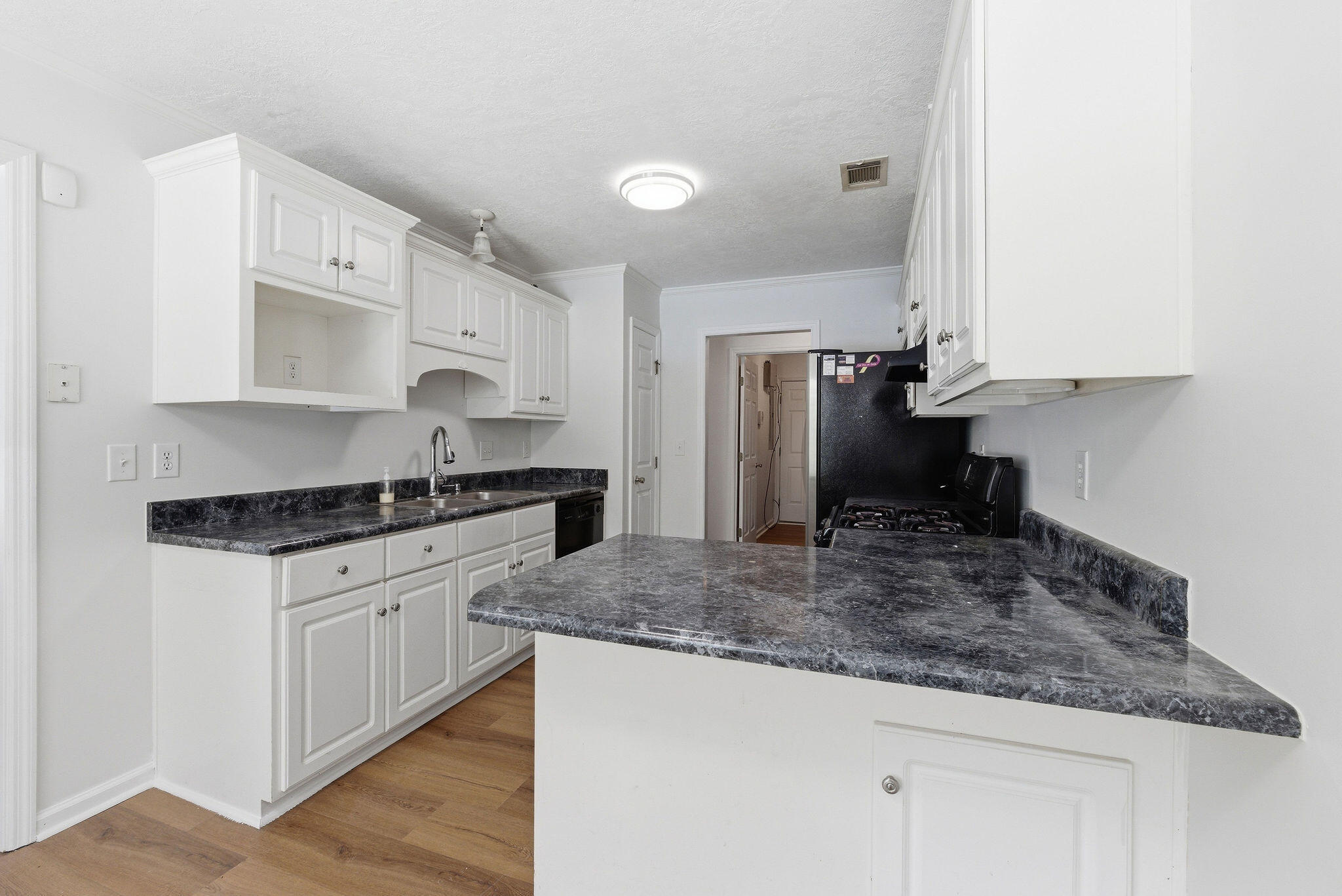 930 Cannock Street Property Photo 10