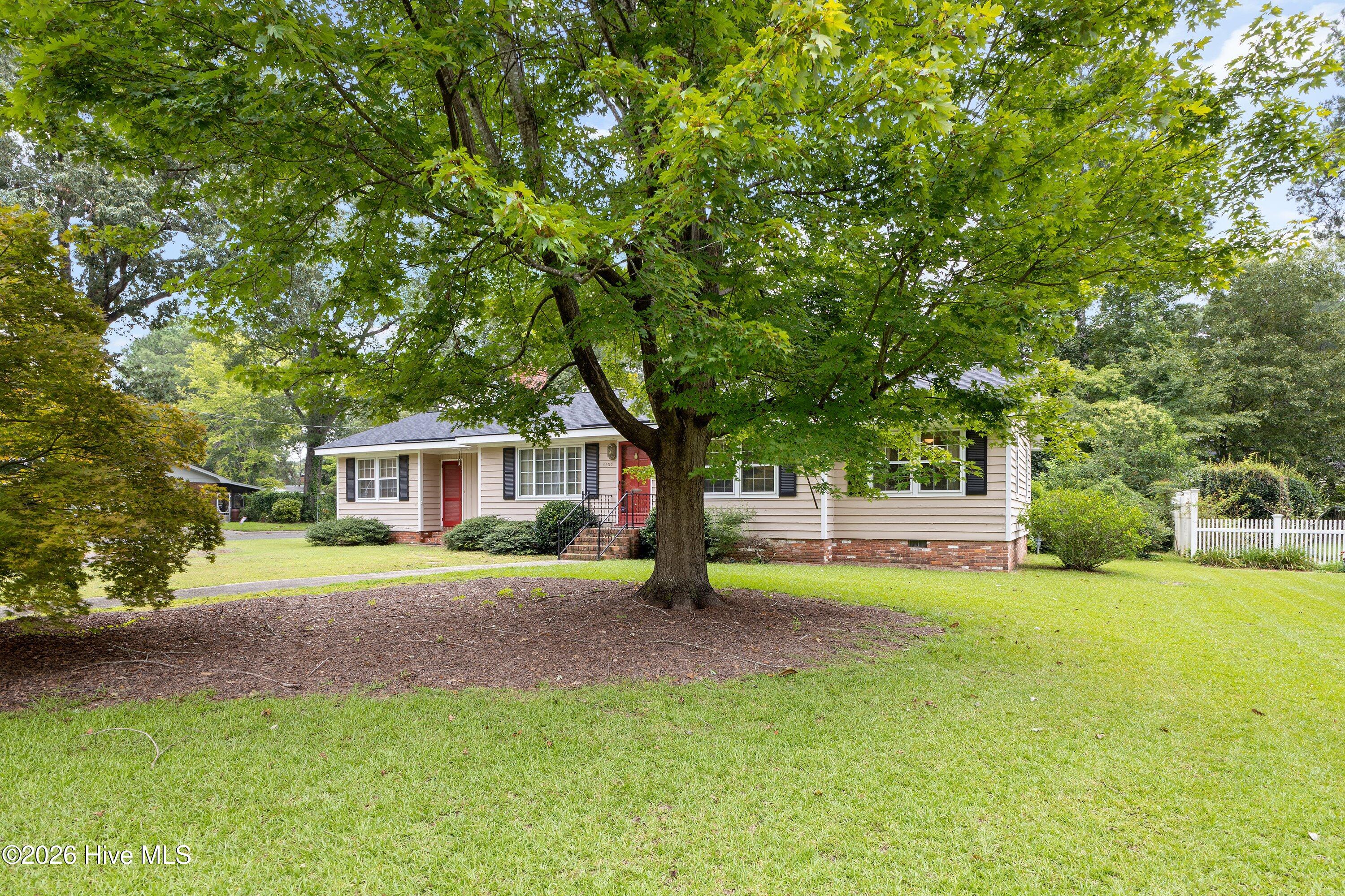 1101 S Walnut Drive Property Photo 2