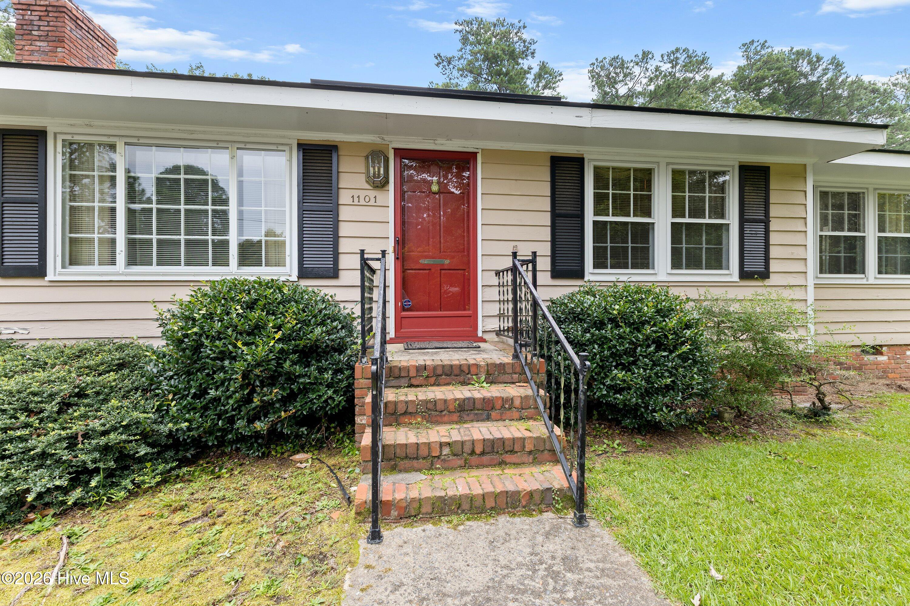 1101 S Walnut Drive Property Photo 3