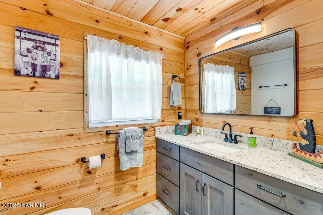 662 Hilltop Lane Property Photo 8