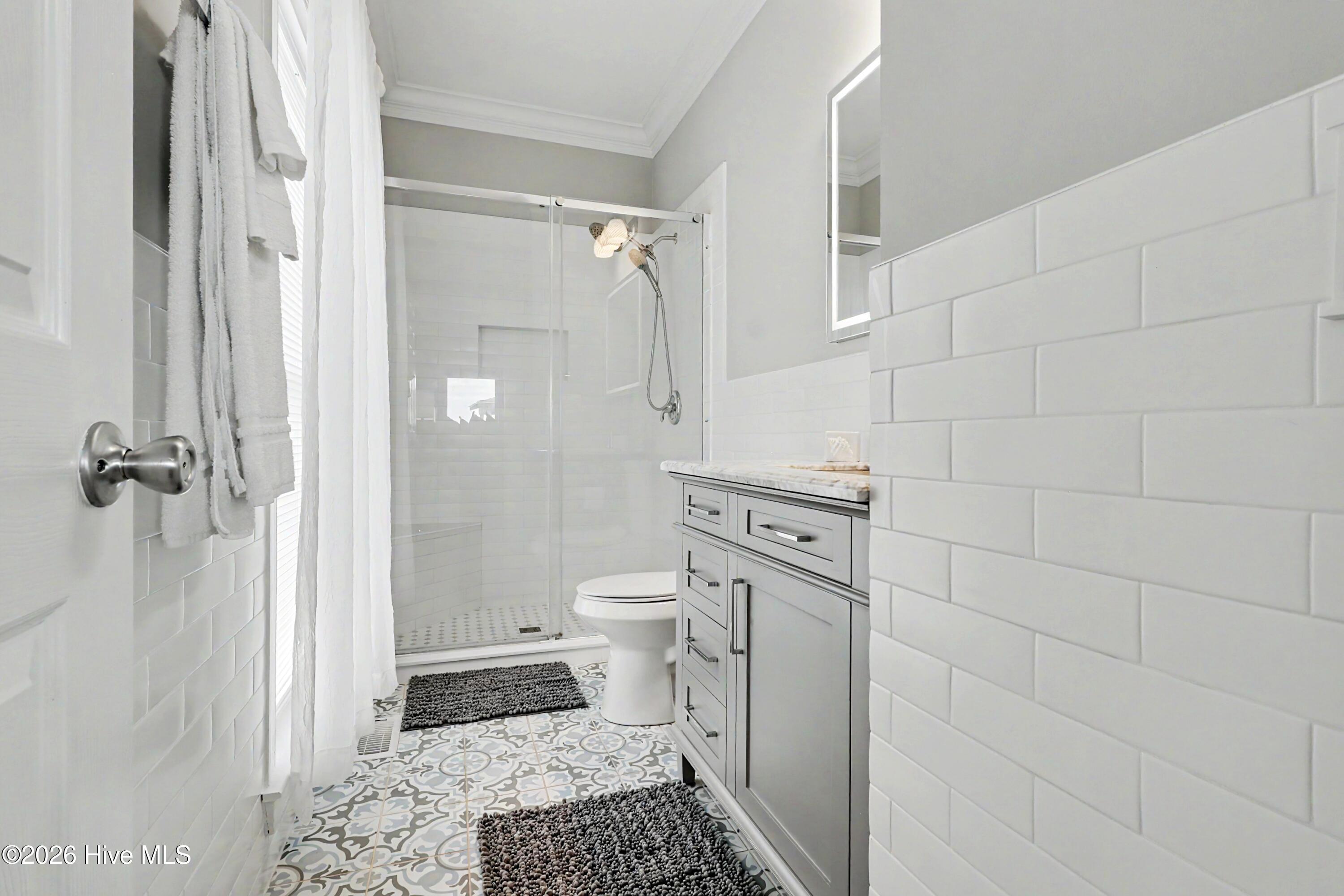 2227 E Beach Drive Property Photo 19