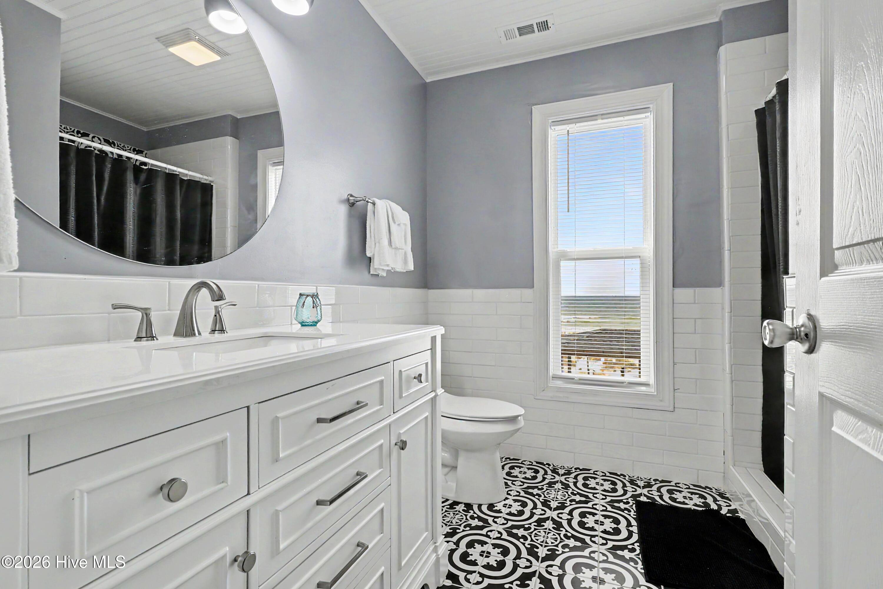 2227 E Beach Drive Property Photo 25