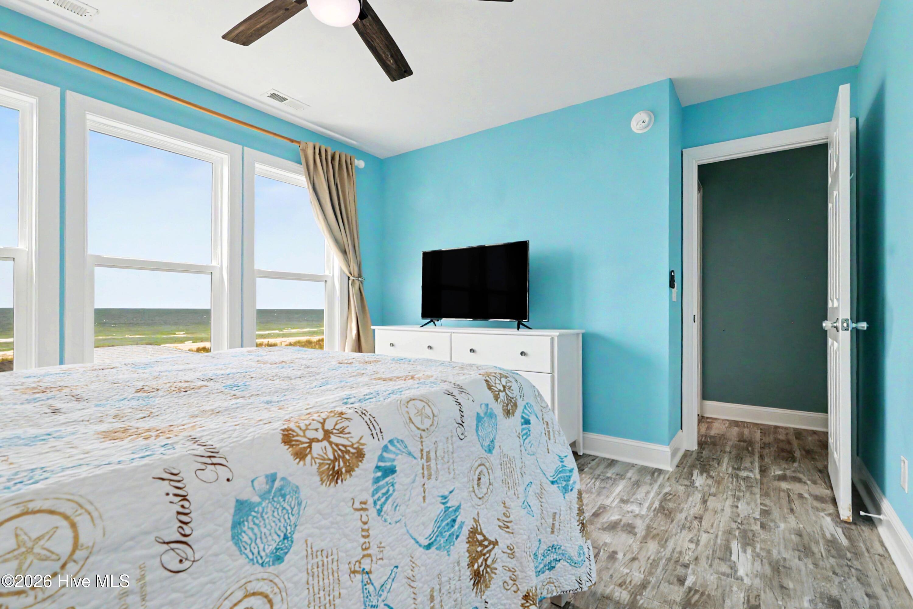 2227 E Beach Drive Property Photo 27