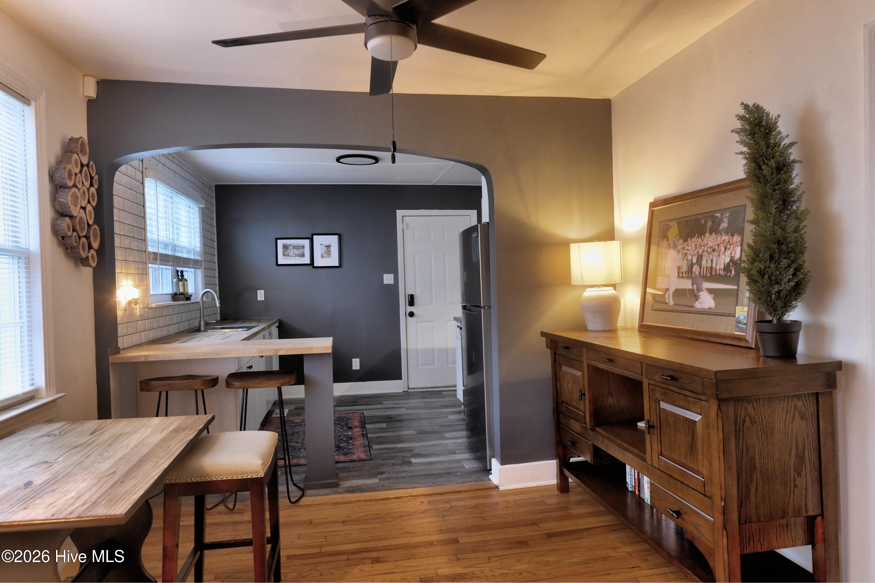 729 Heard Avenue Property Photo 6
