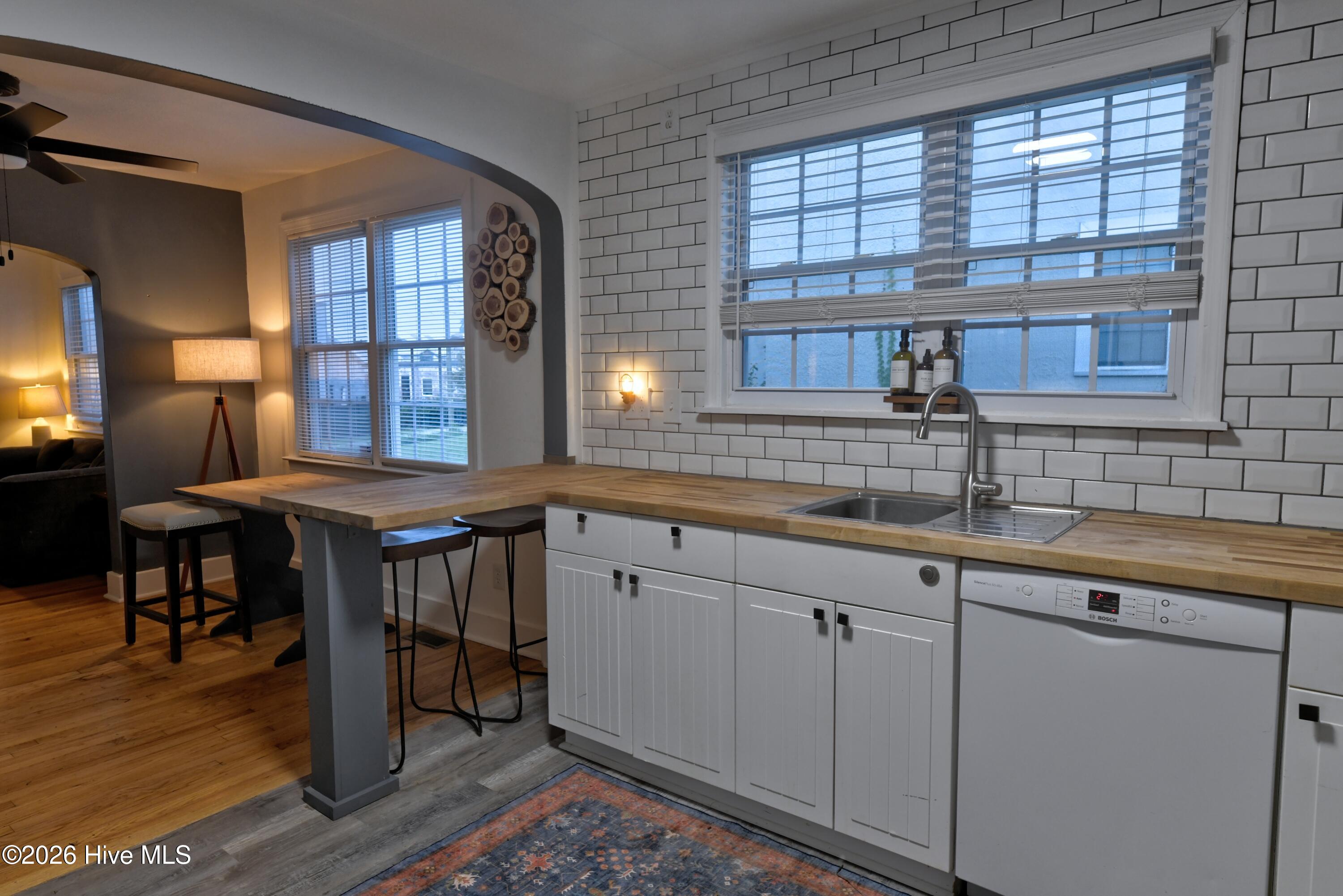 729 Heard Avenue Property Photo 8