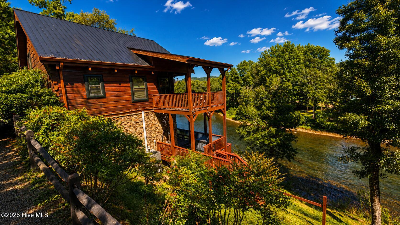 65 Running Waters Trail Property Photo 4