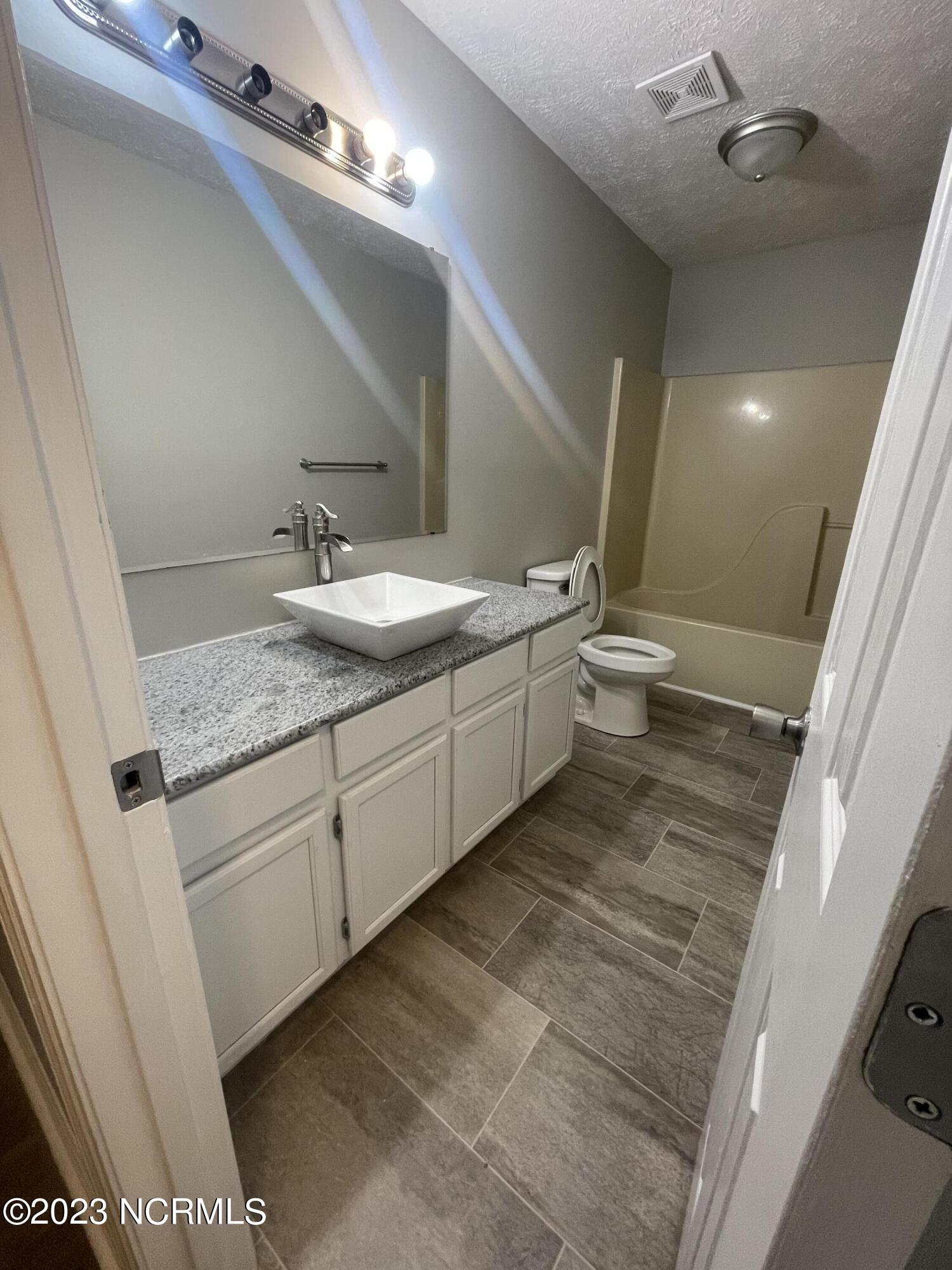 424 Randolph Avenue Property Photo 6