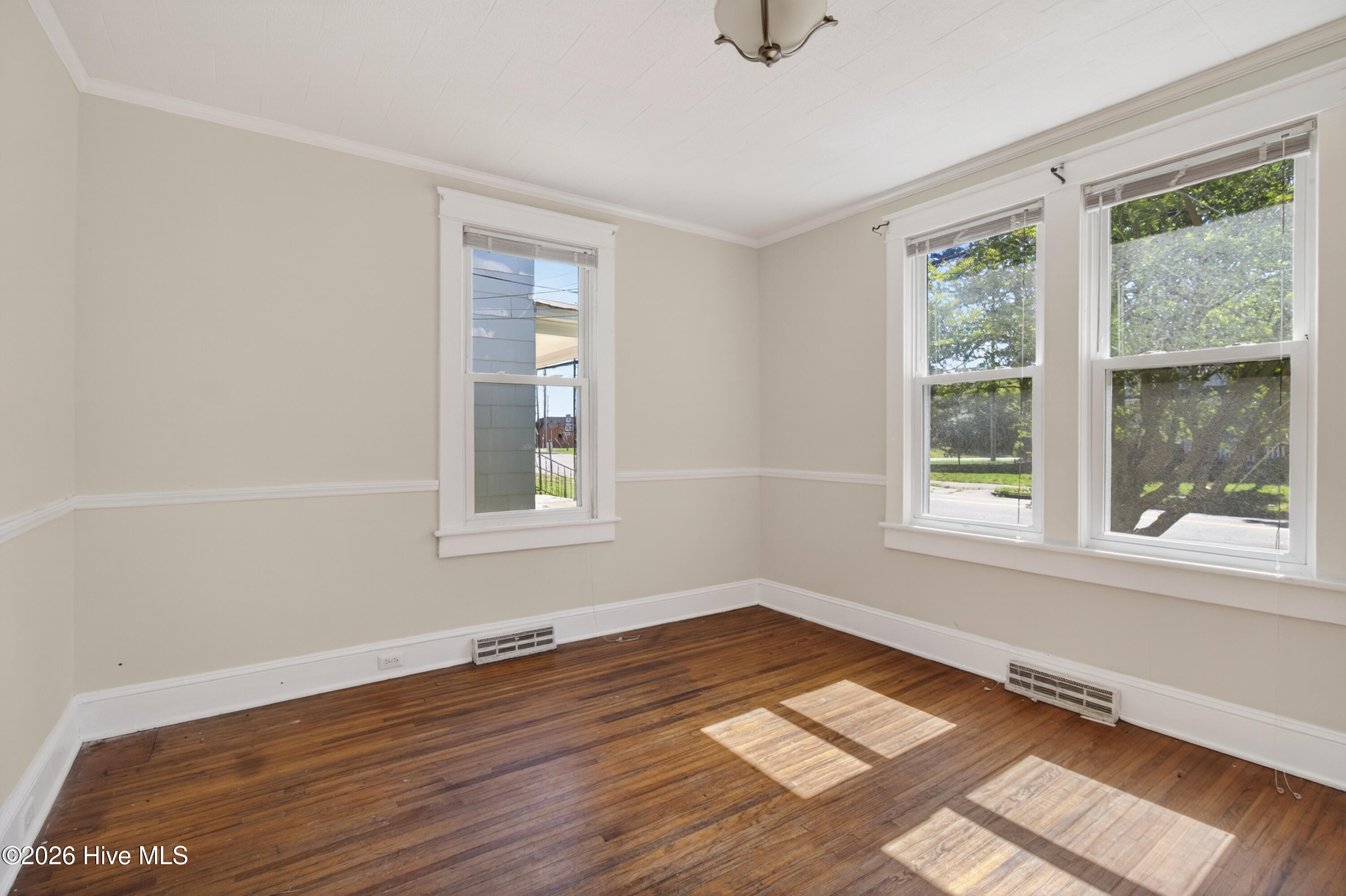 915 N Road Street Property Photo 6