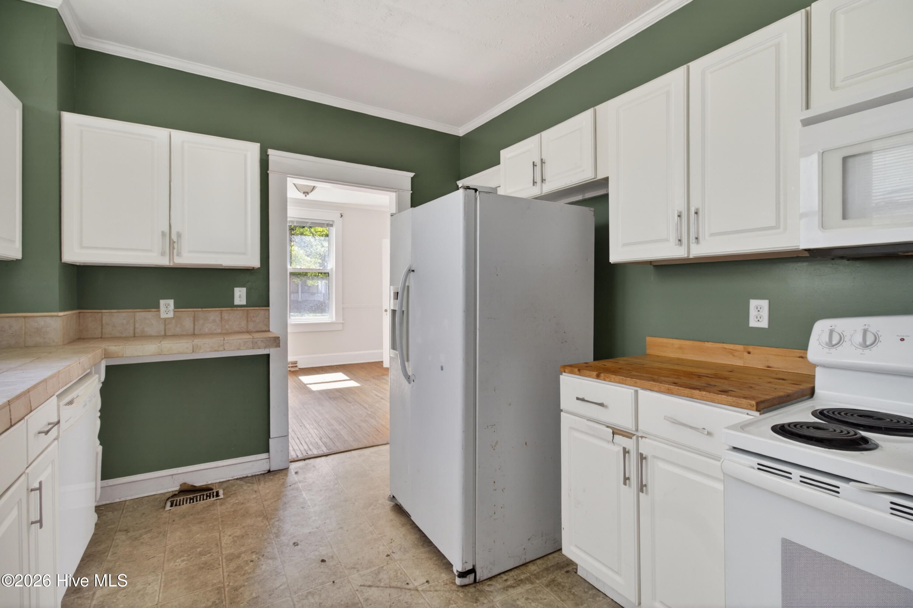 915 N Road Street Property Photo 11