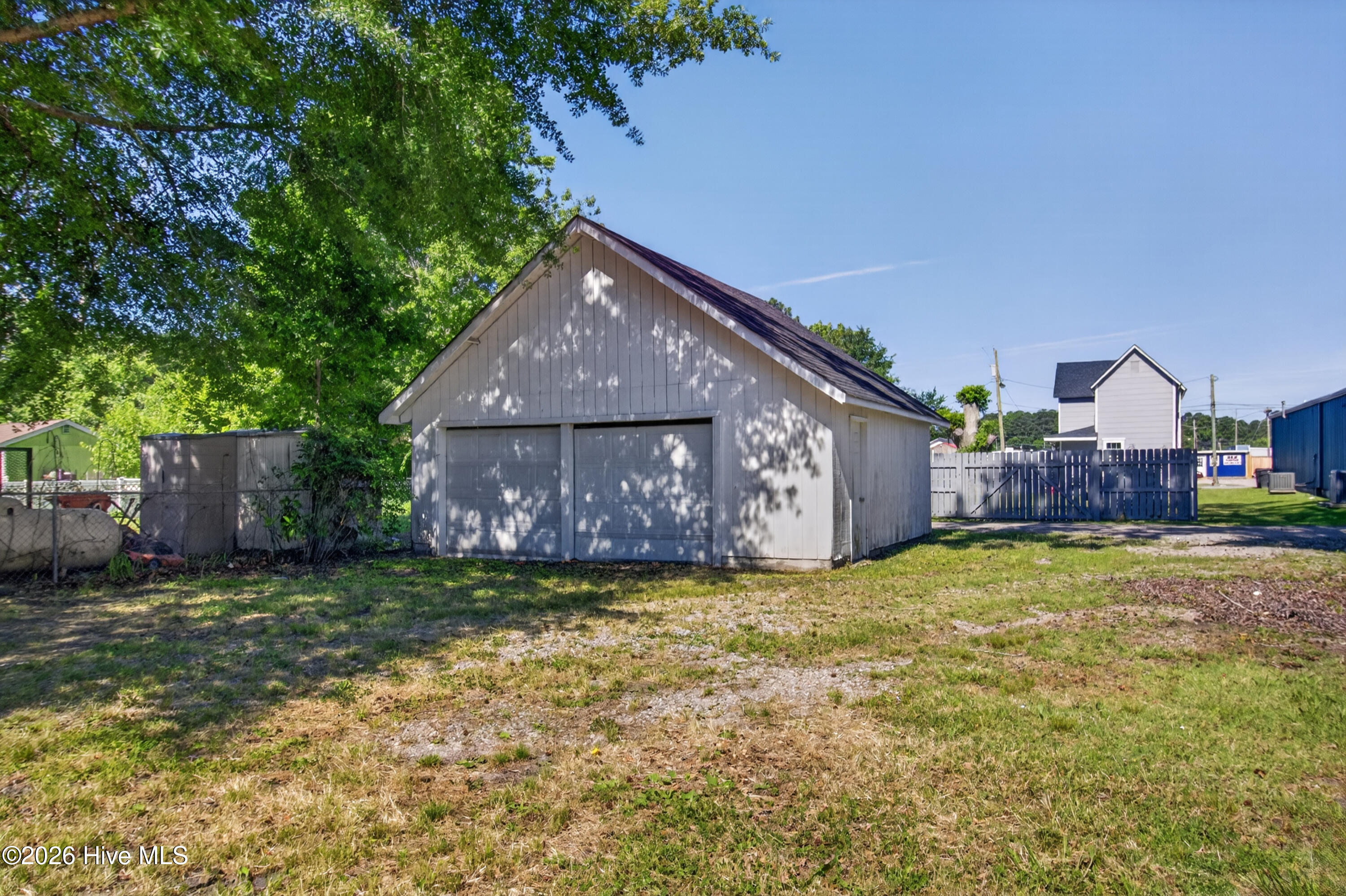 915 N Road Street Property Photo 17