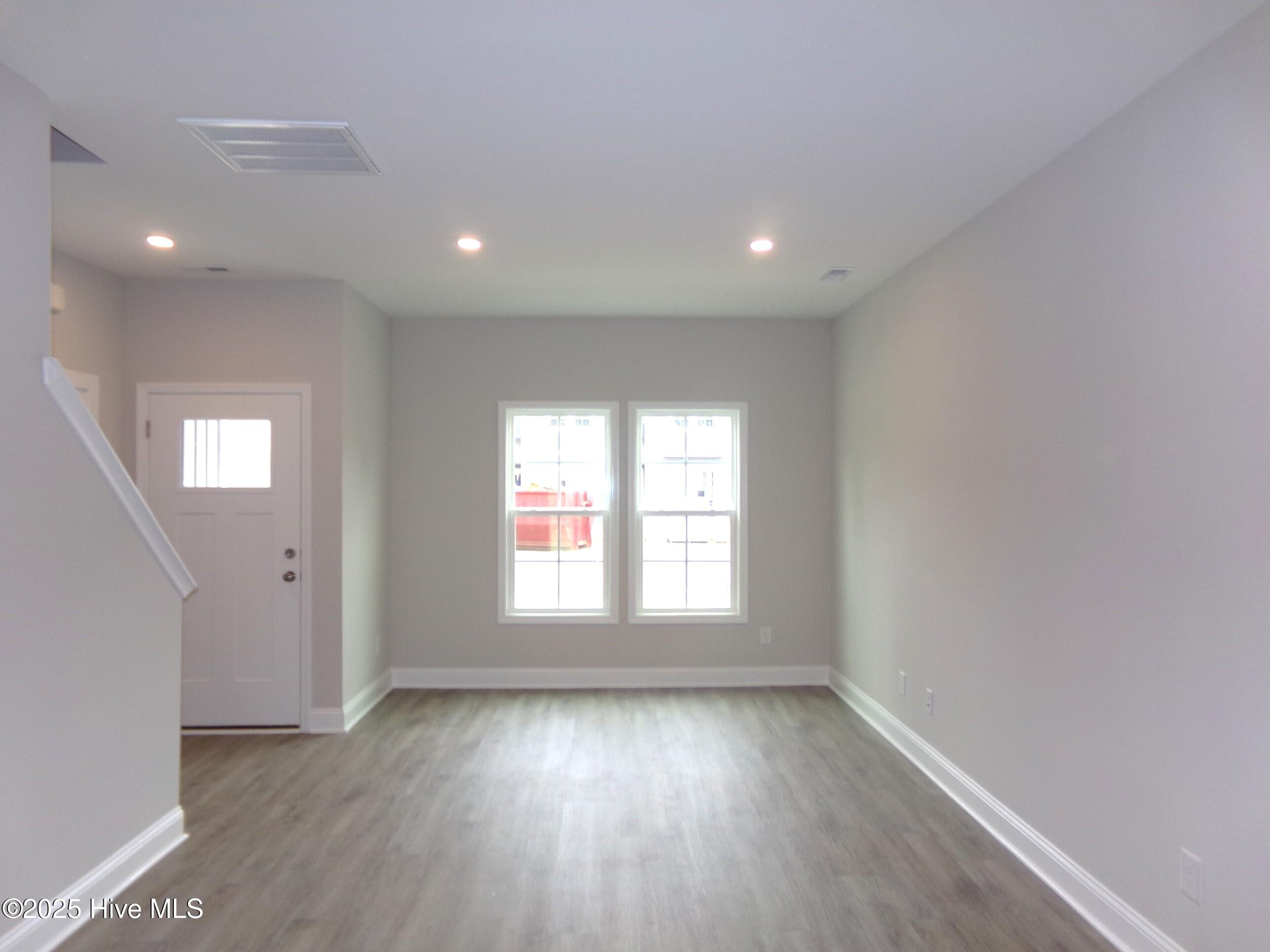 199 Loren Road Property Photo 3
