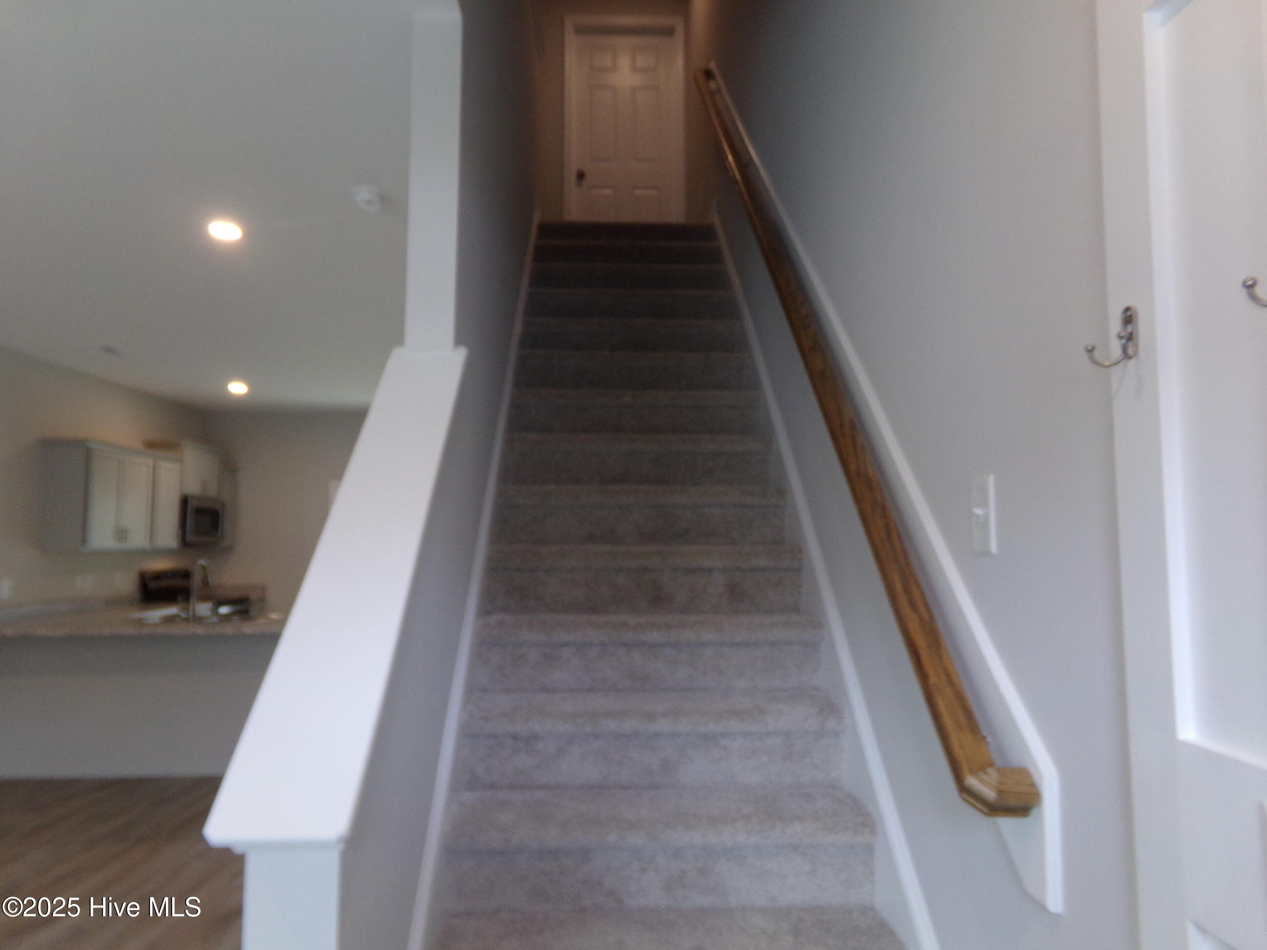 199 Loren Road Property Photo 8