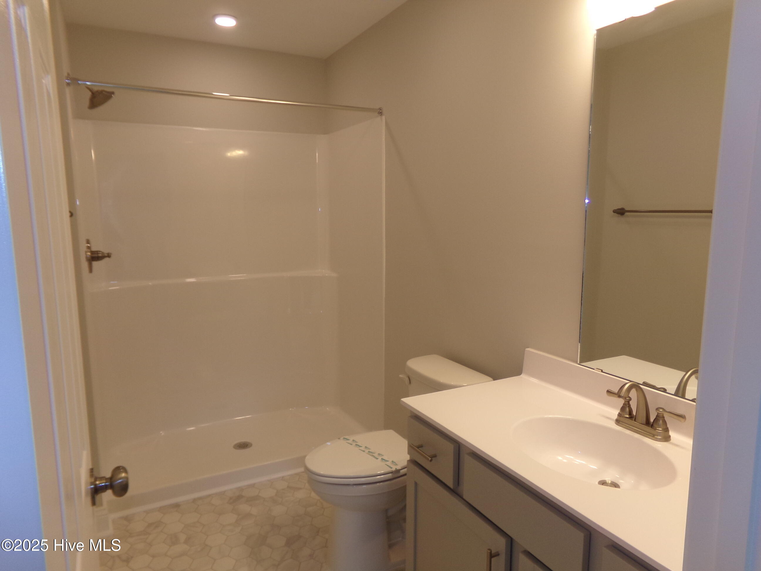 199 Loren Road Property Photo 16