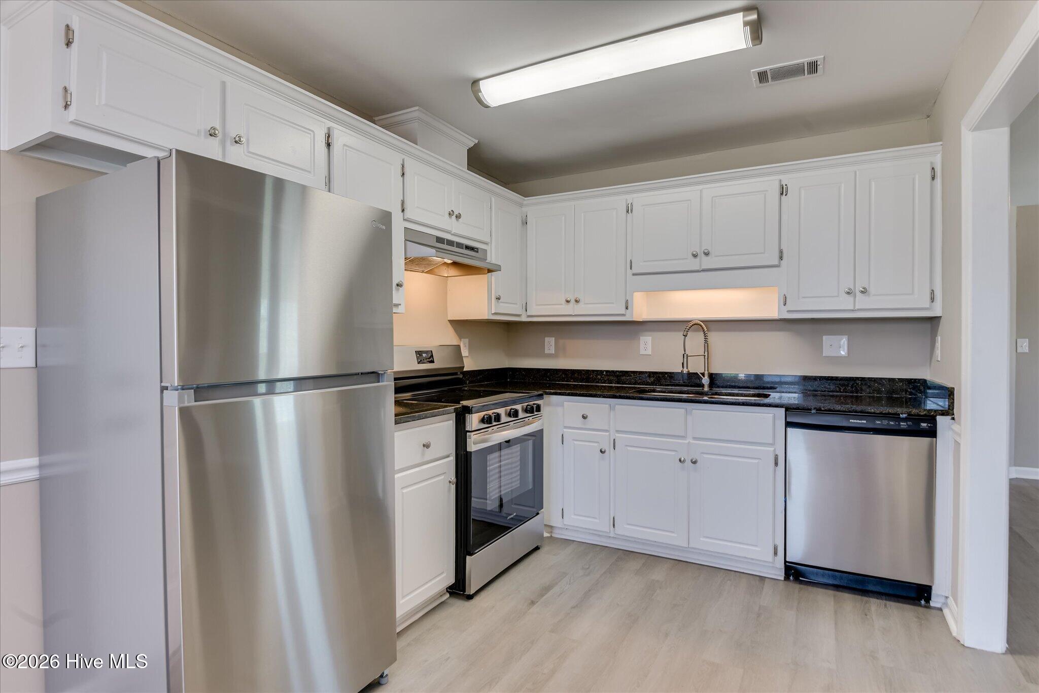 2824 Cranbrook Drive Property Photo 10