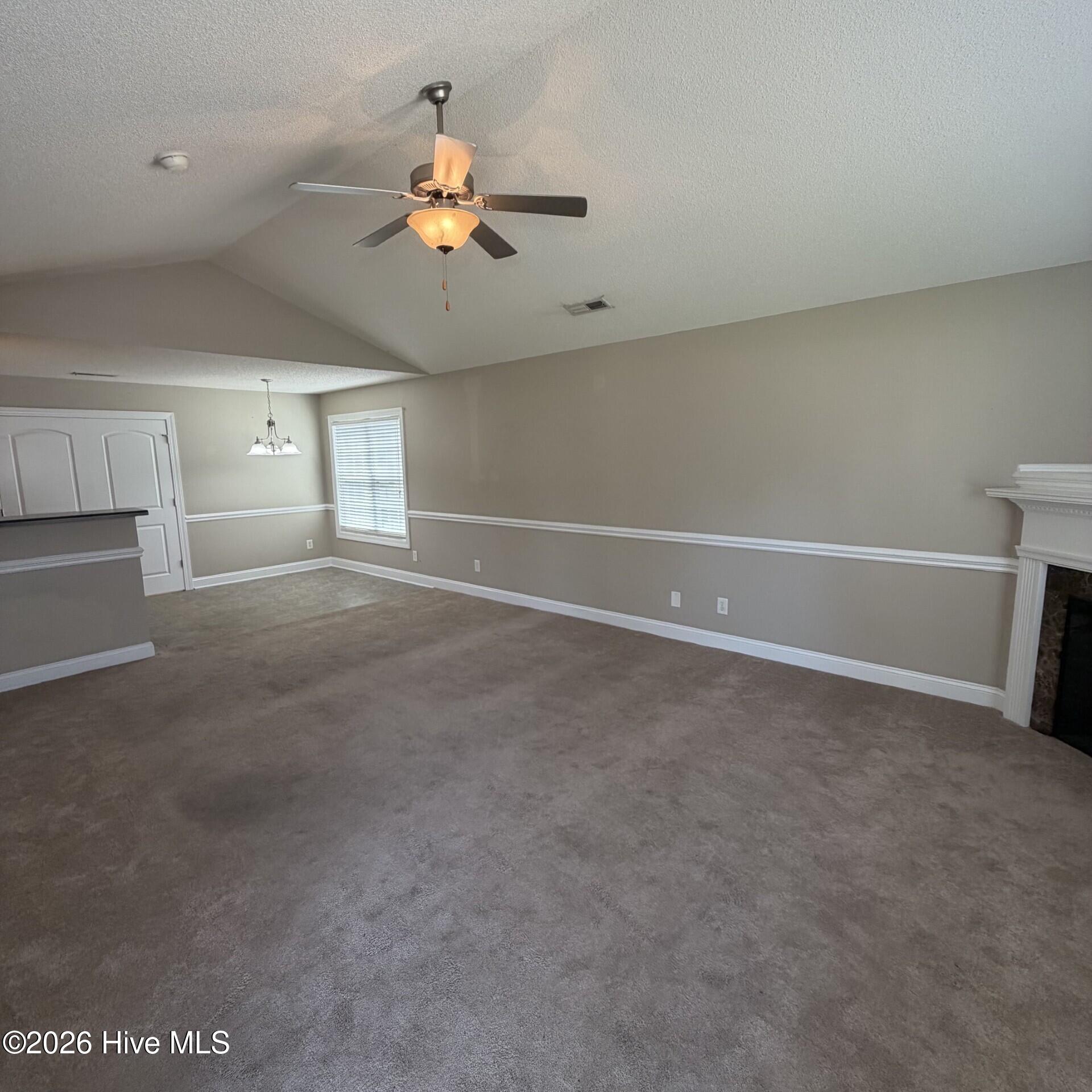 2552 Saddleback Drive B Property Photo 2