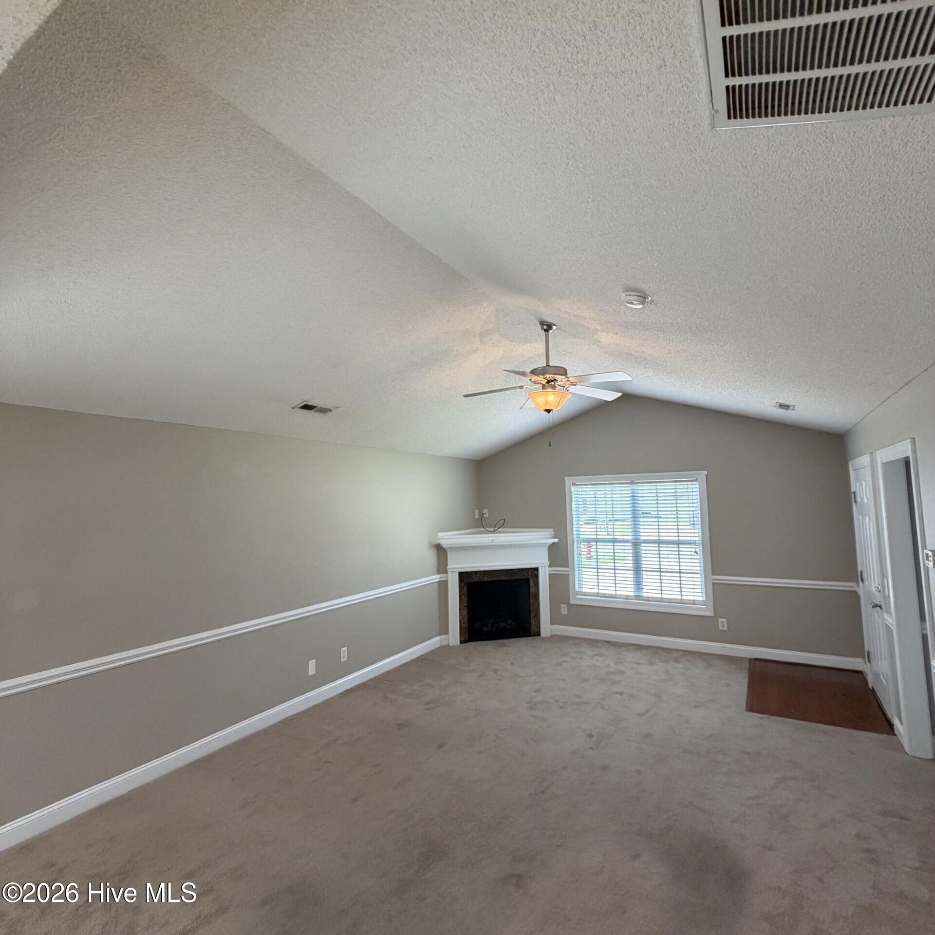 2552 Saddleback Drive B Property Photo 3