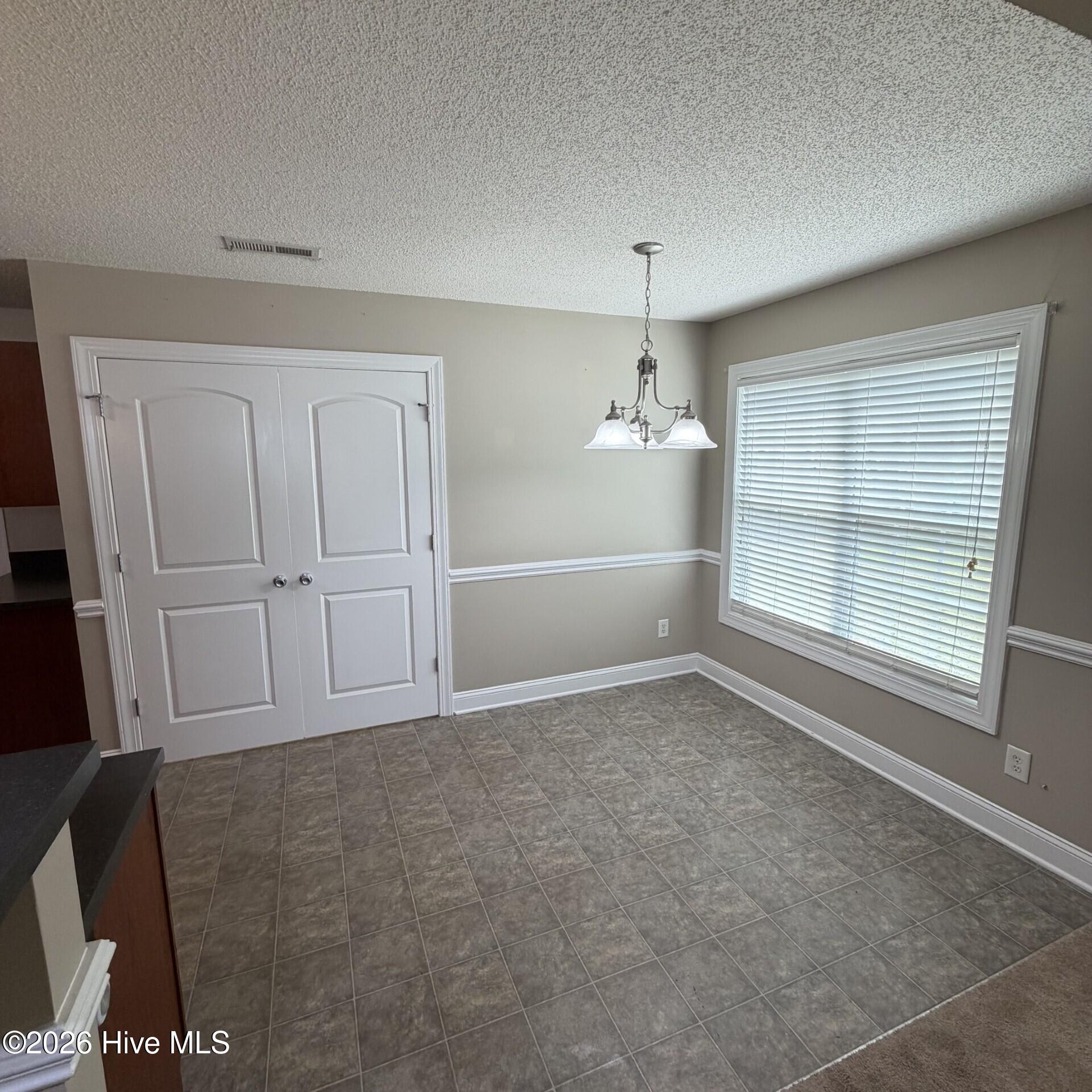 2552 Saddleback Drive B Property Photo 4