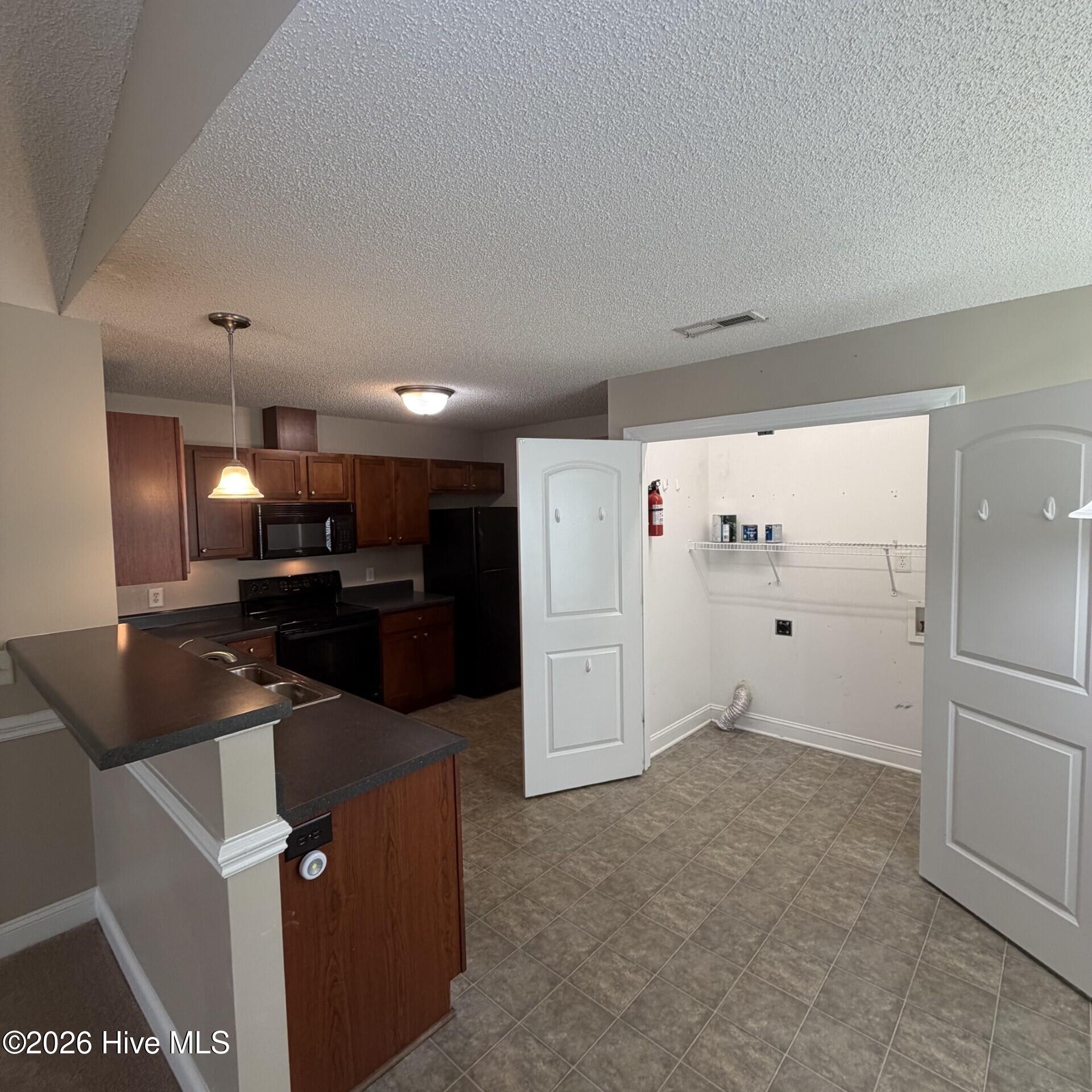2552 Saddleback Drive B Property Photo 5
